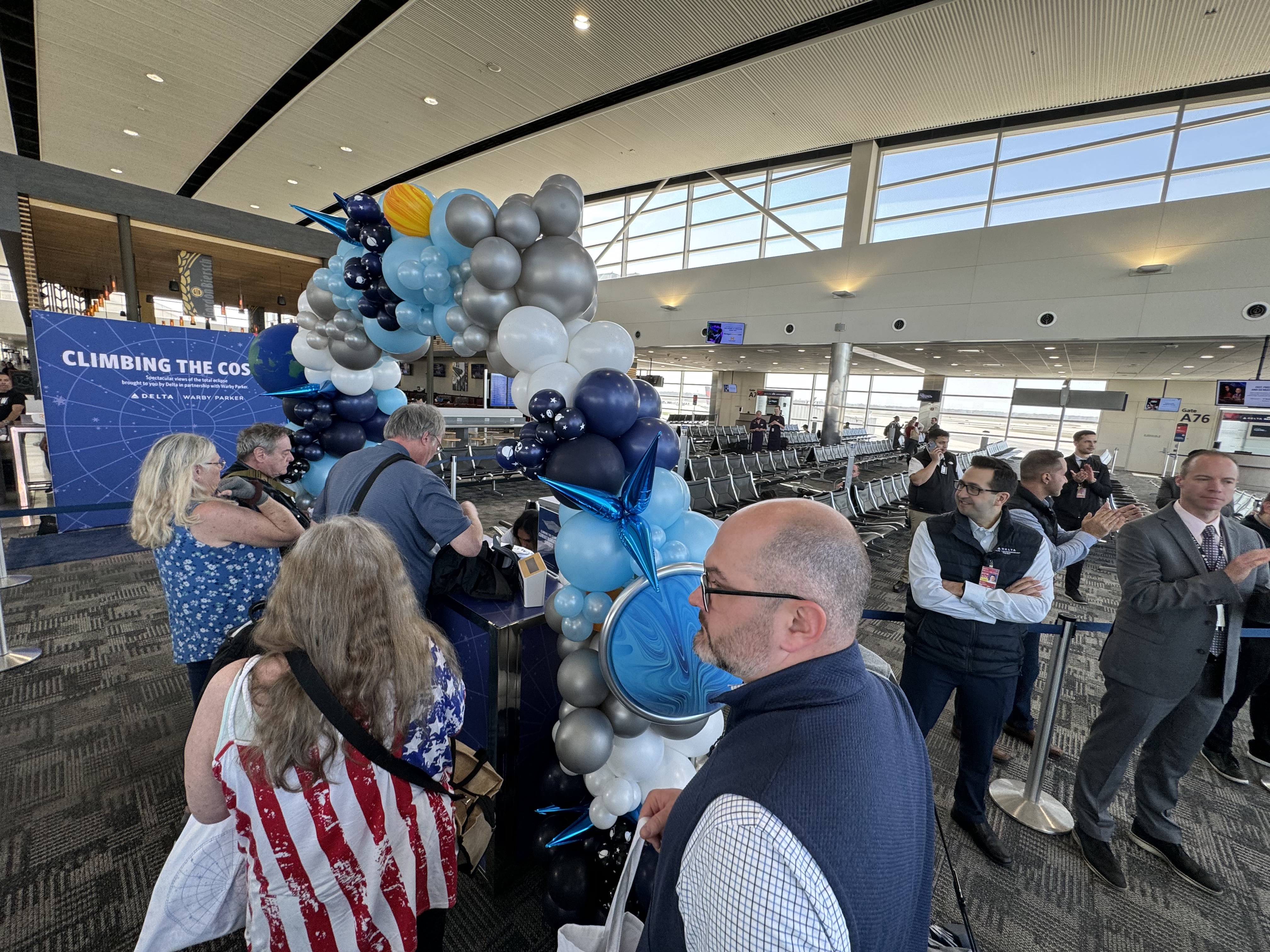 DTW Arrival Gate People