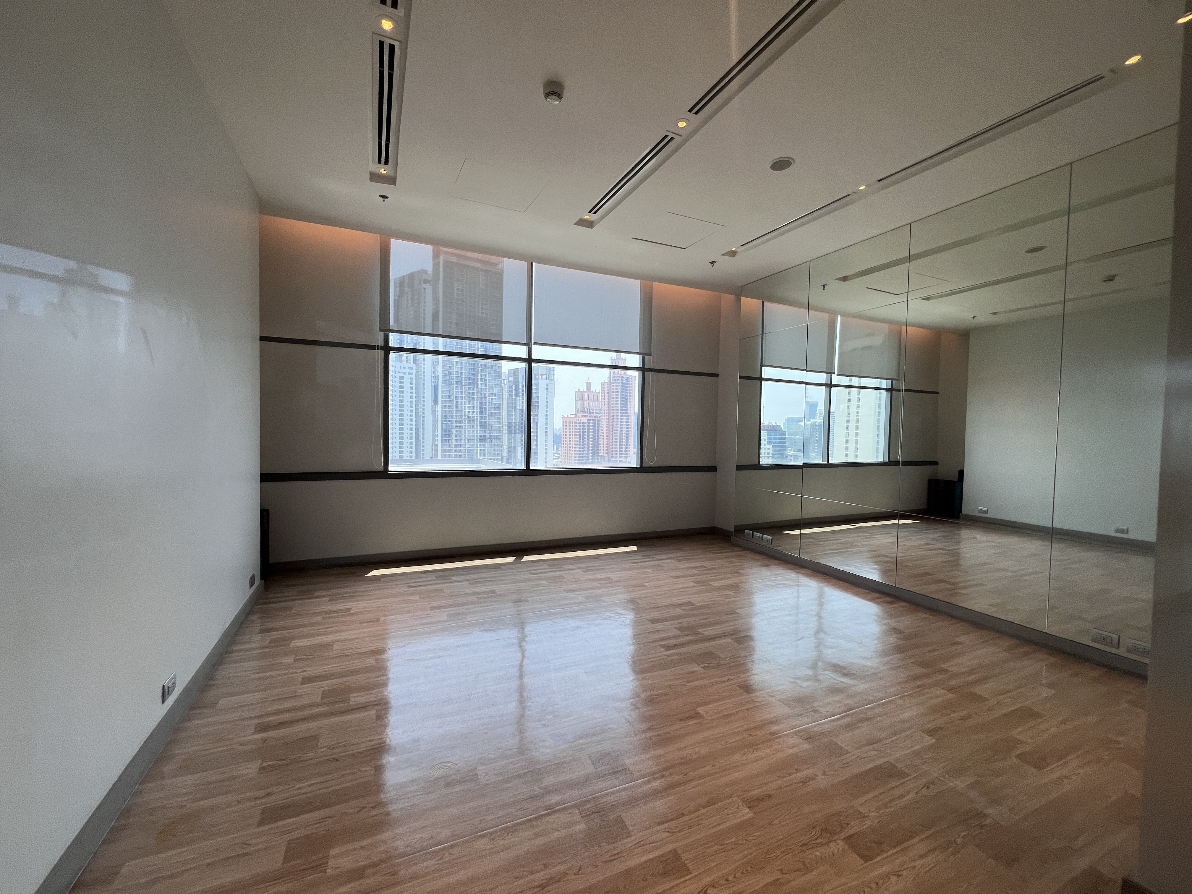 Hyatt Place Bangkok Sukhumvit 2nd yoga room