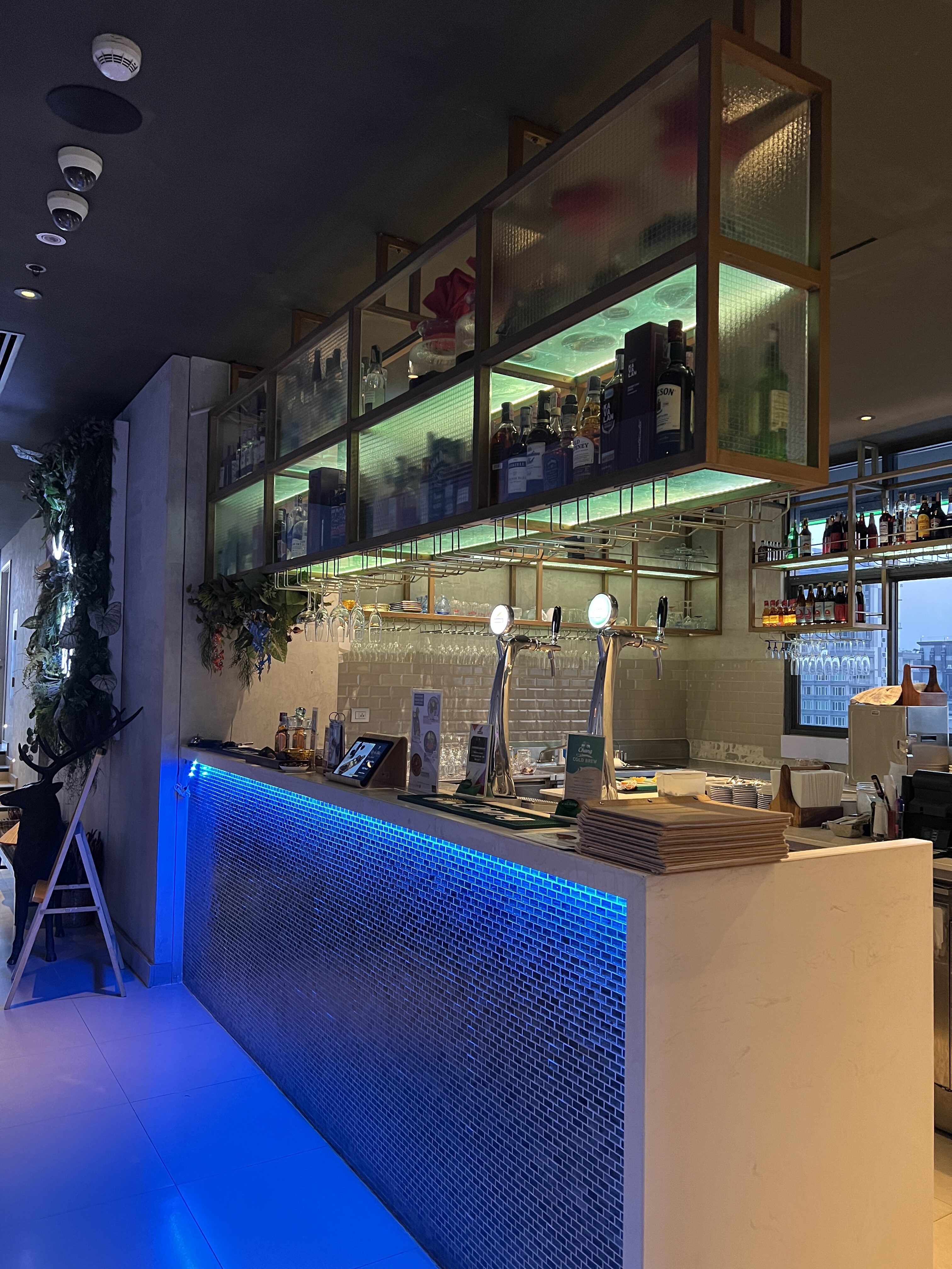 Hyatt Place Bangkok Sukhumvit AIRE Bar bar