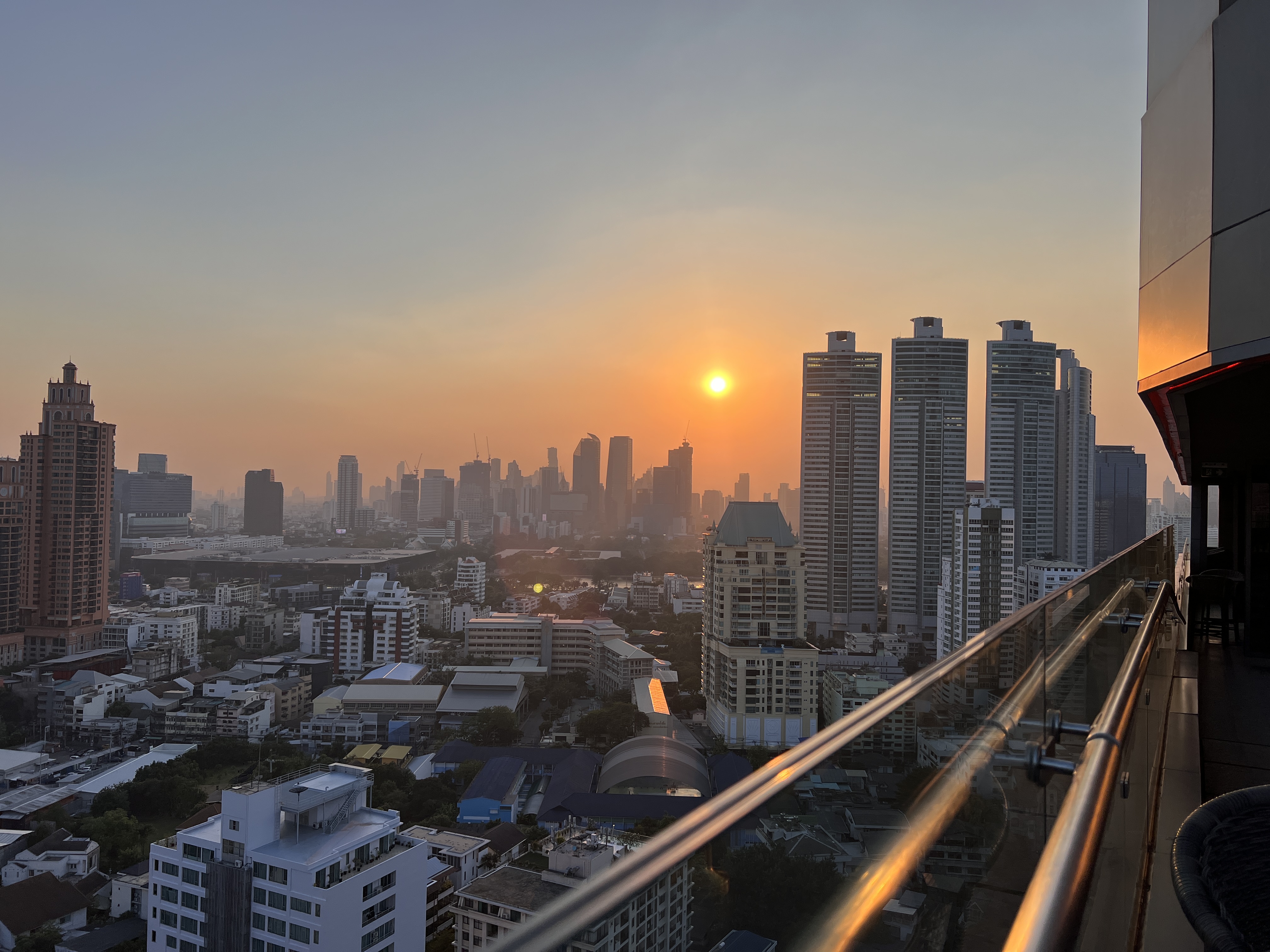 Hyatt Place Bangkok Sukhumvit AIRE Bar sunset