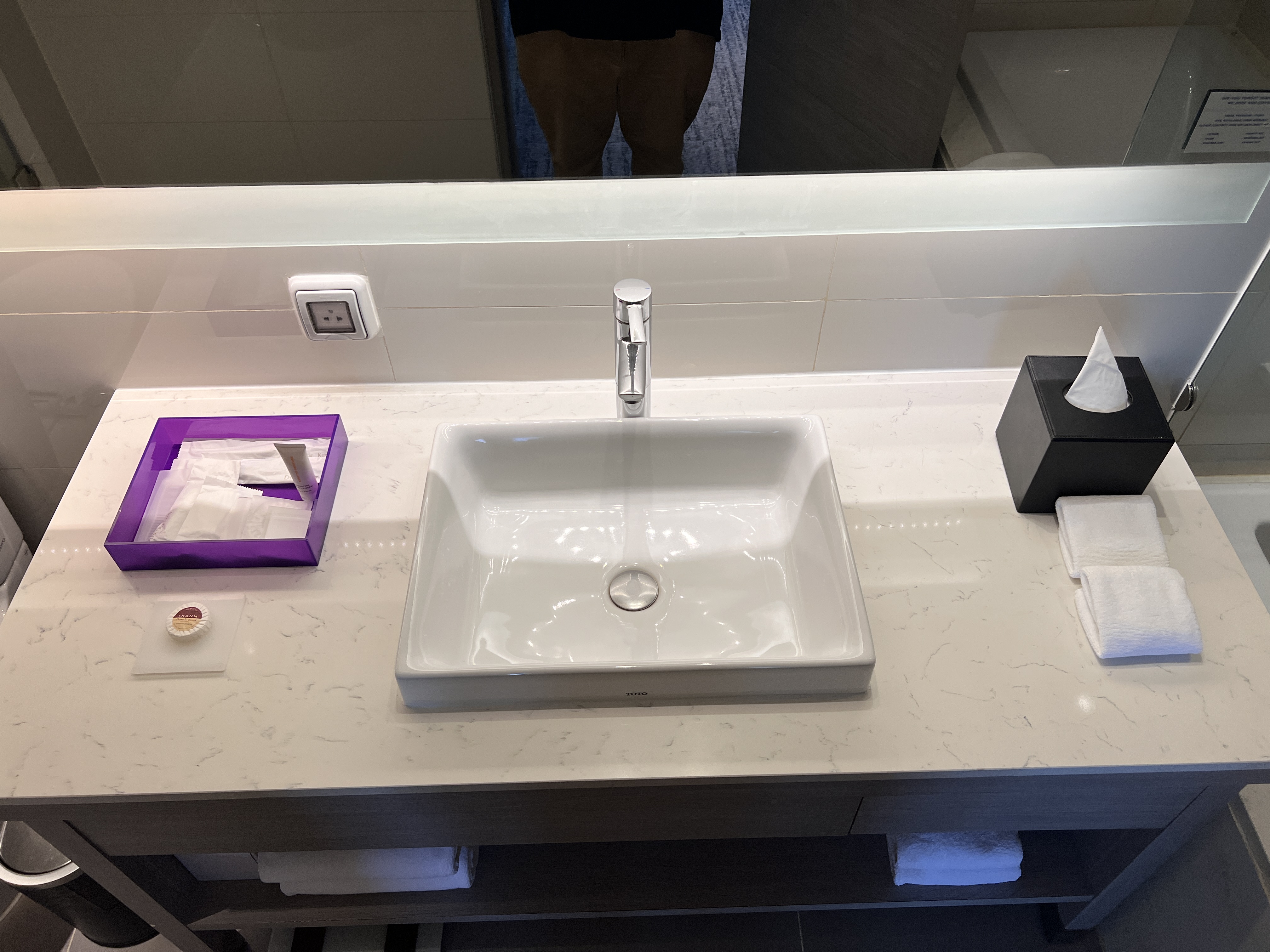 Hyatt Place Bangkok Sukhumvit bathroom countertop