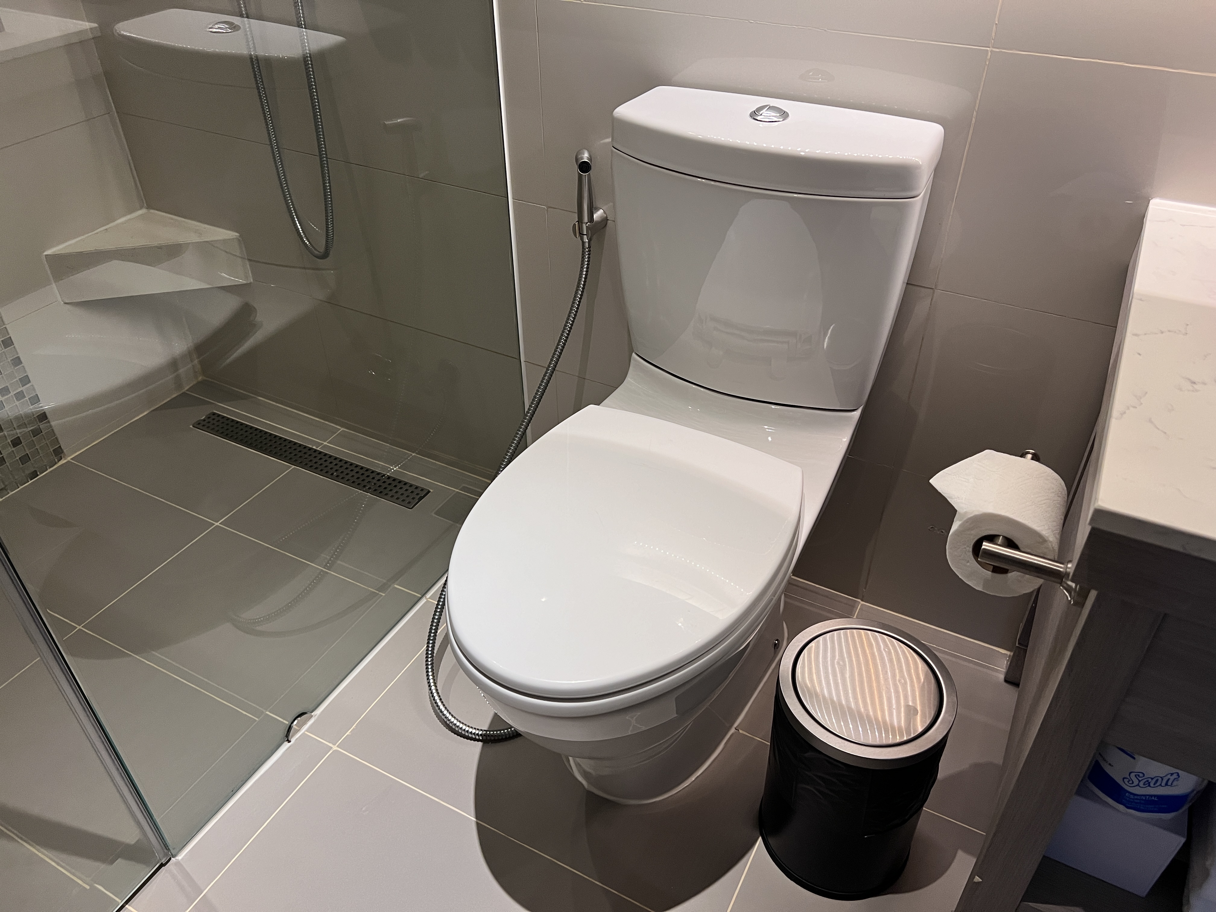 Hyatt Place Bangkok Sukhumvit bathroom toilet