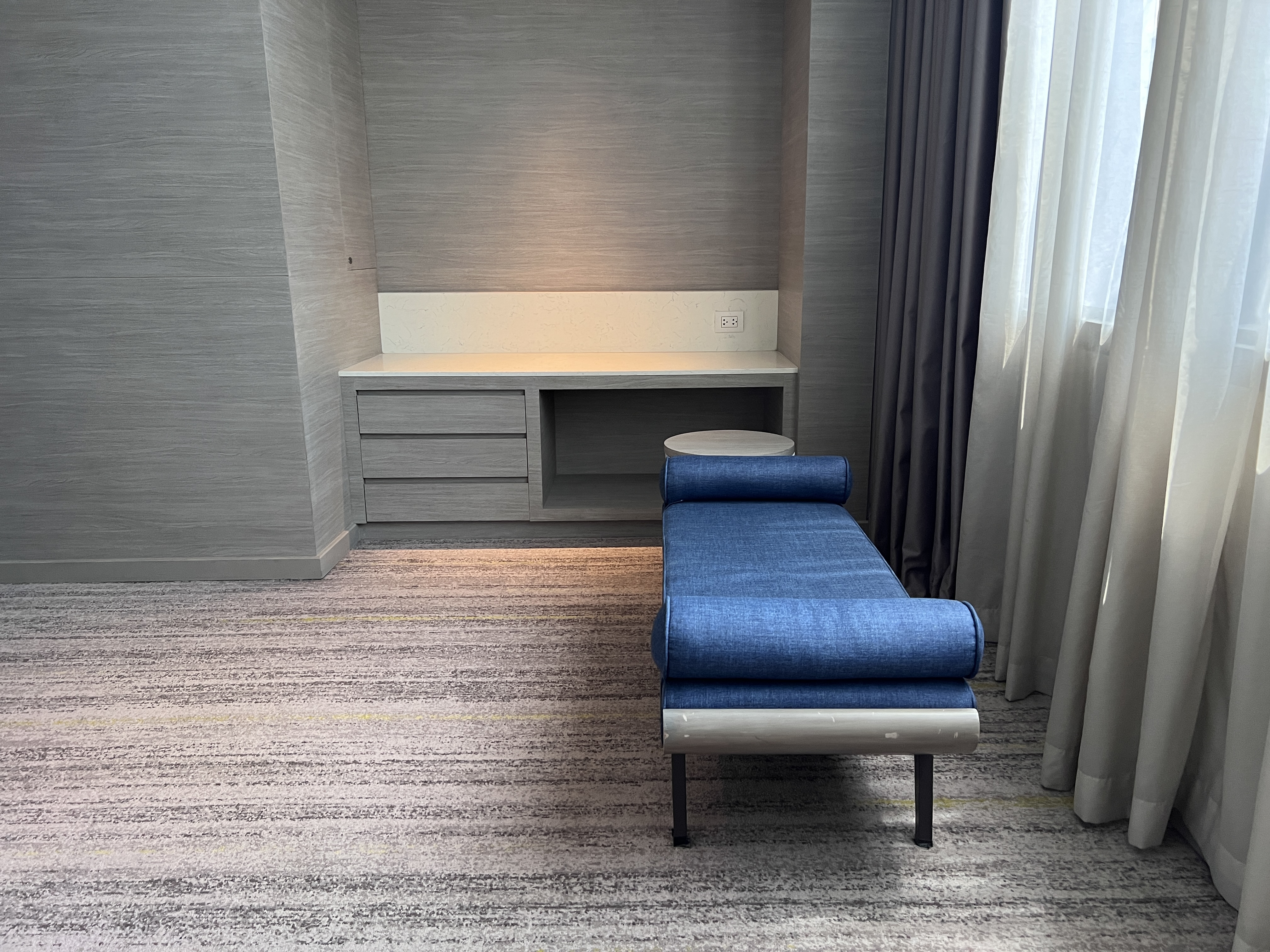 Hyatt Place Bangkok Sukhumvit bedroom couch