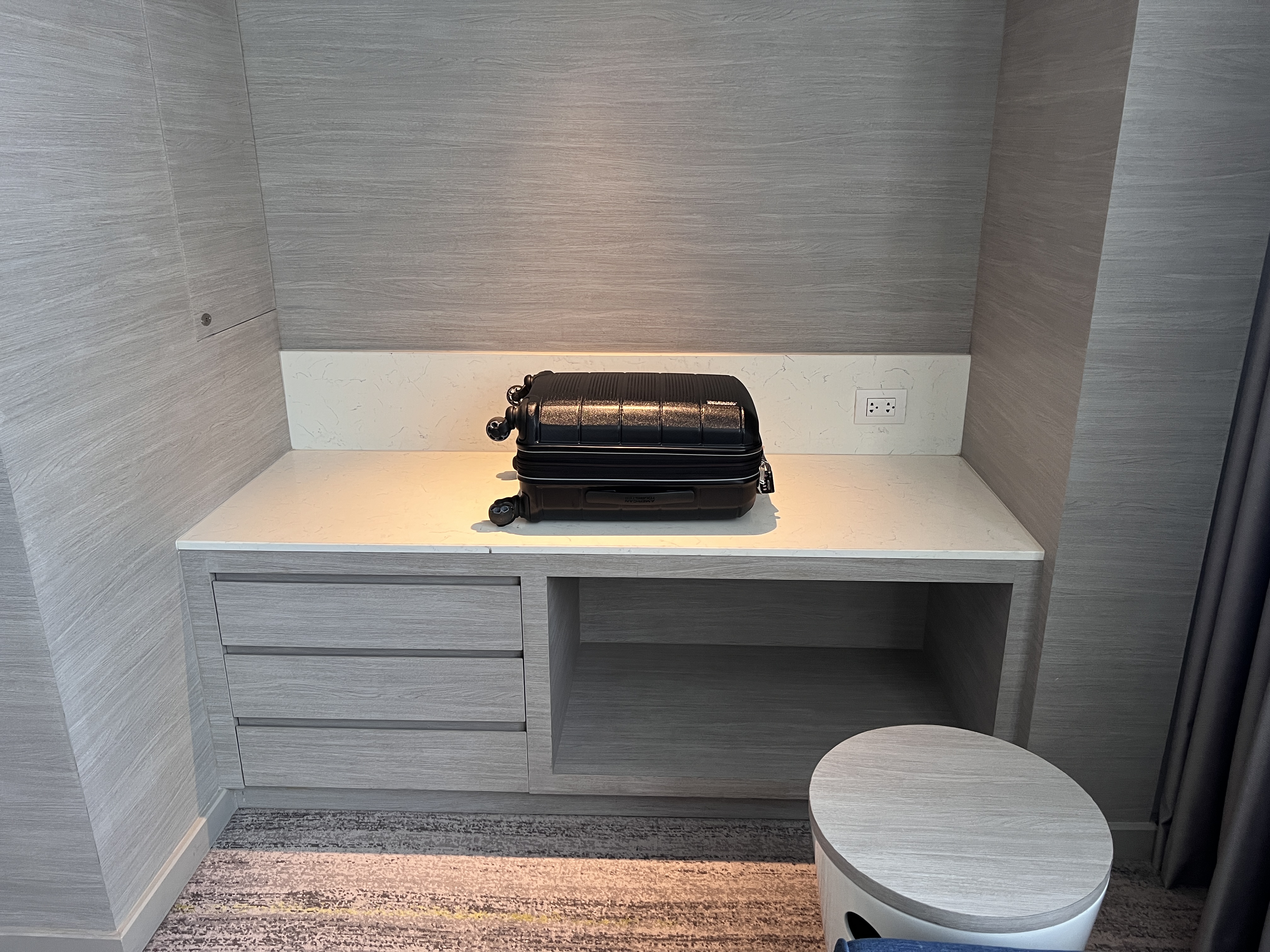 Hyatt Place Bangkok Sukhumvit bedroom storage area
