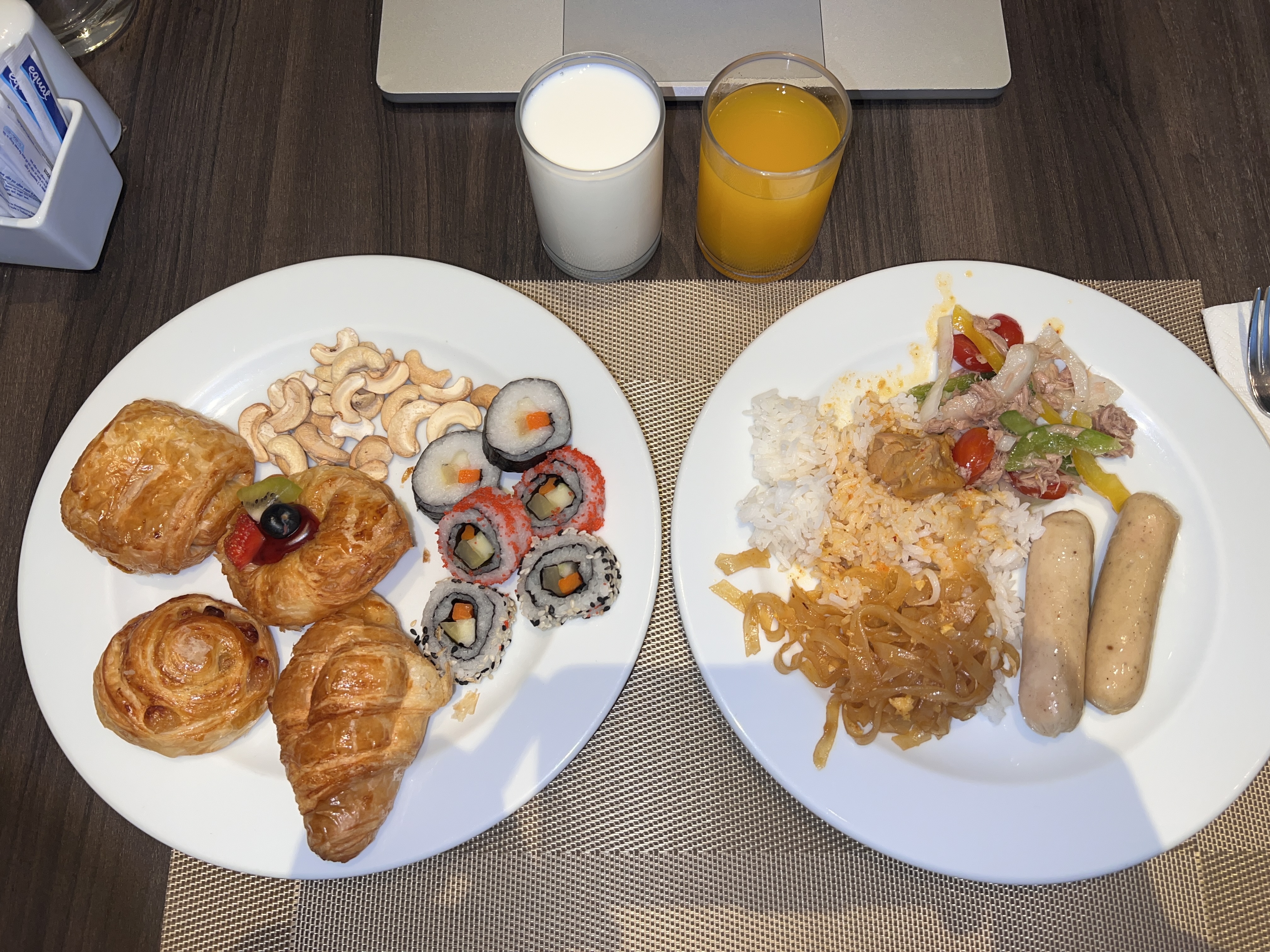 Hyatt Place Bangkok Sukhumvit breakfast plates