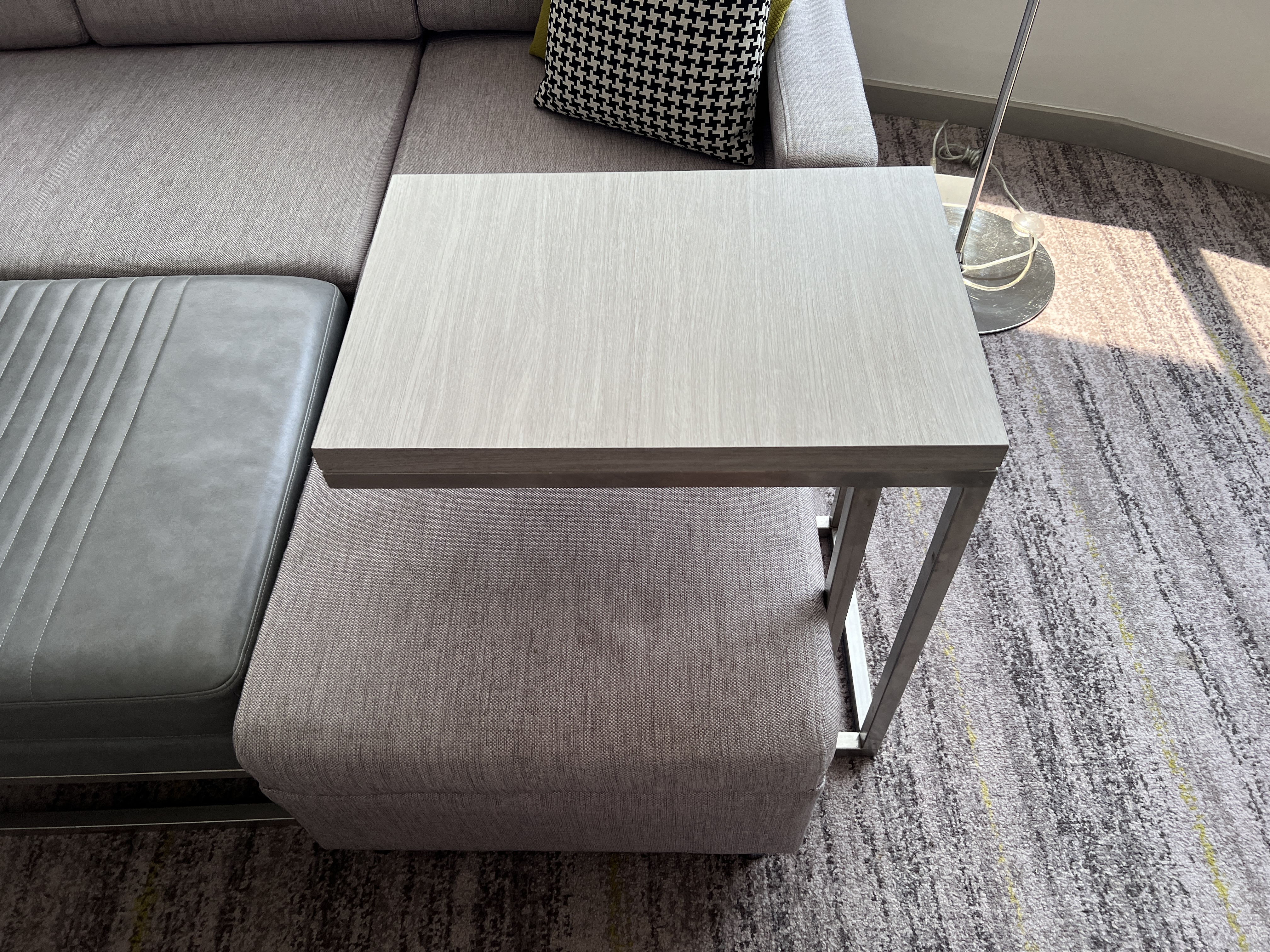 Hyatt Place Bangkok Sukhumvit living room sofa tray table