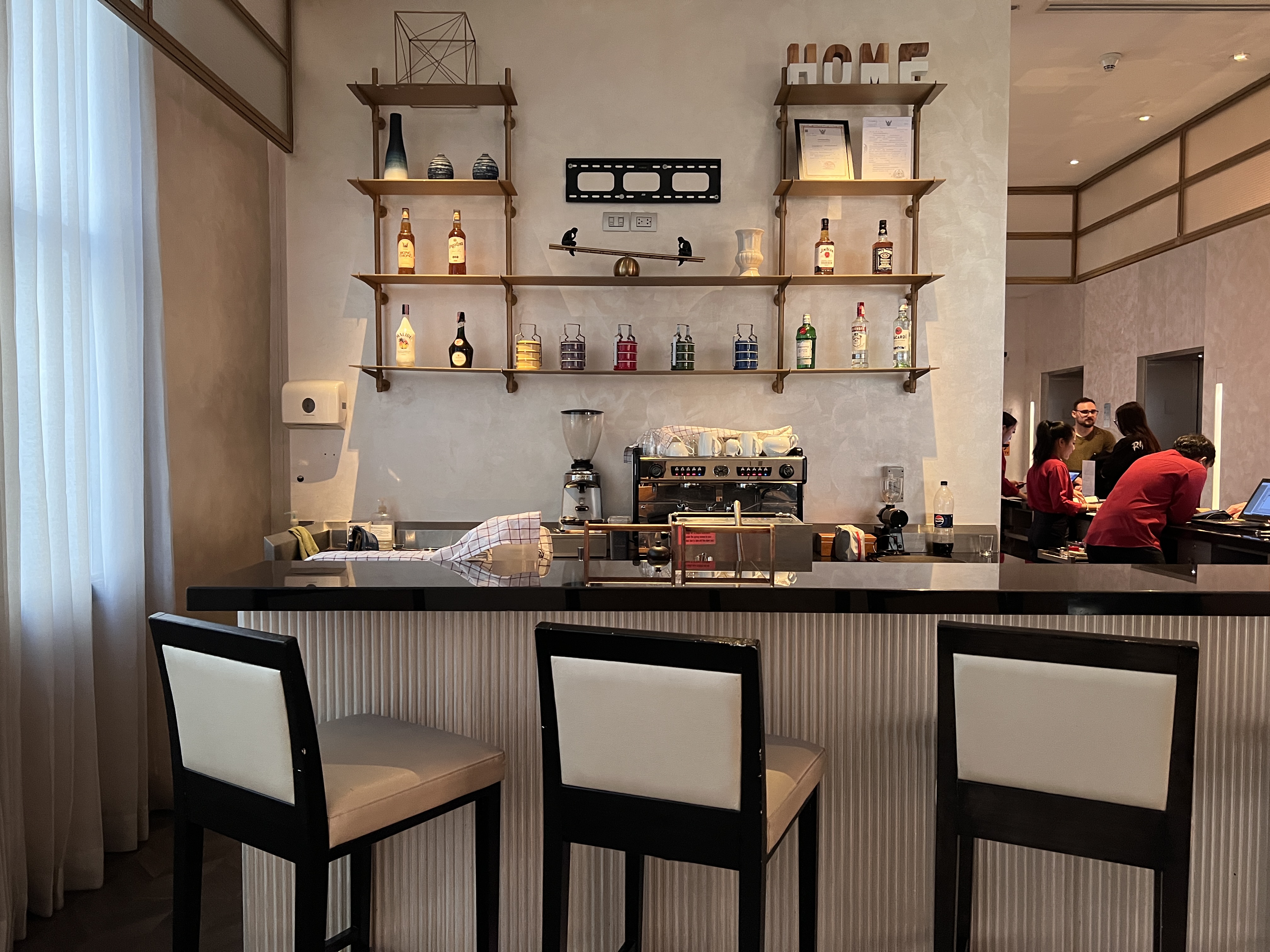 Hyatt Place Bangkok Sukhumvit lobby bar