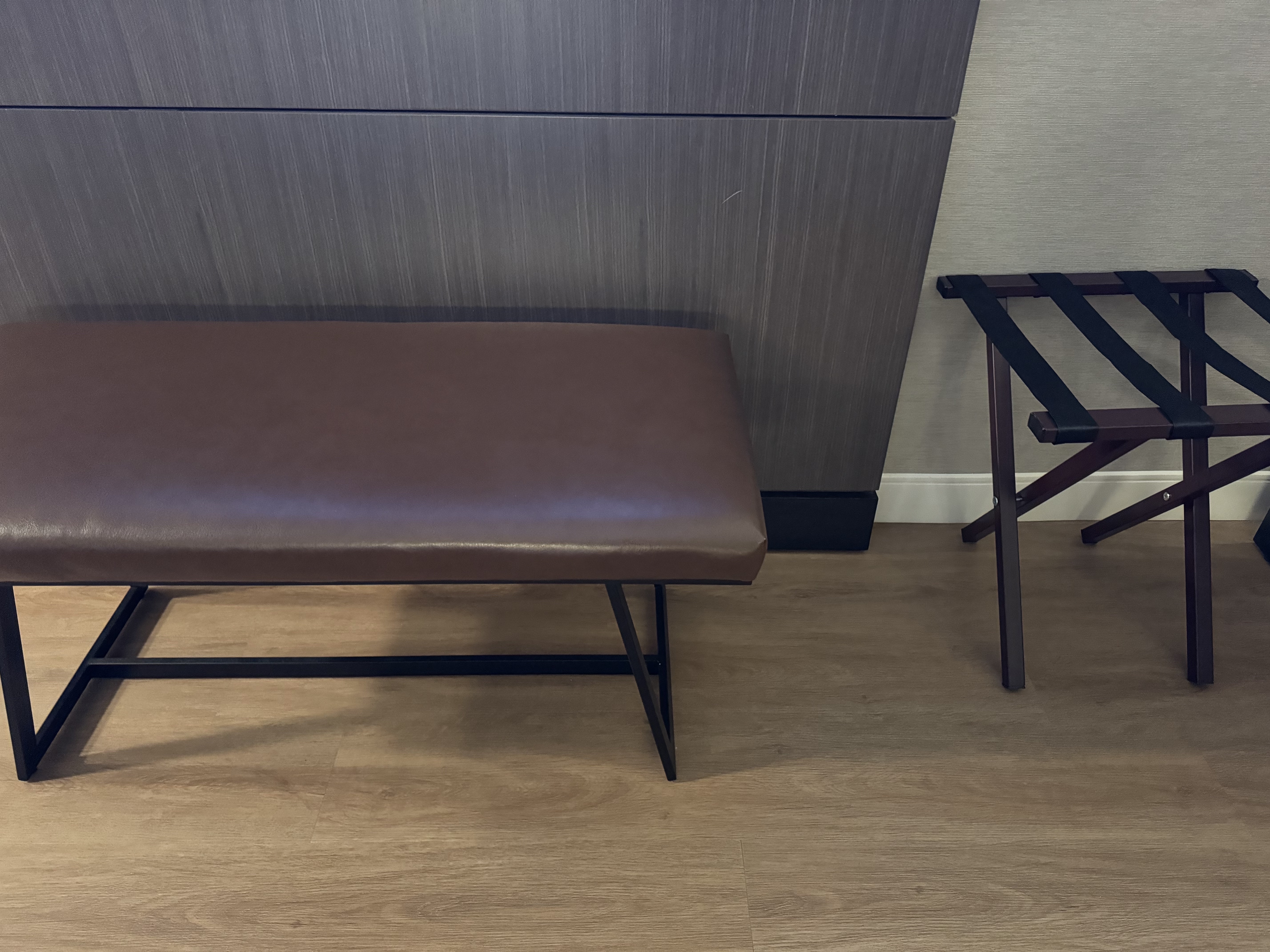 Hyatt Regency San Antonio Riverwalk bedroom bench and luggage rack Hyatt Regency San Antonio Riverwalk bedroom bench and luggage rack