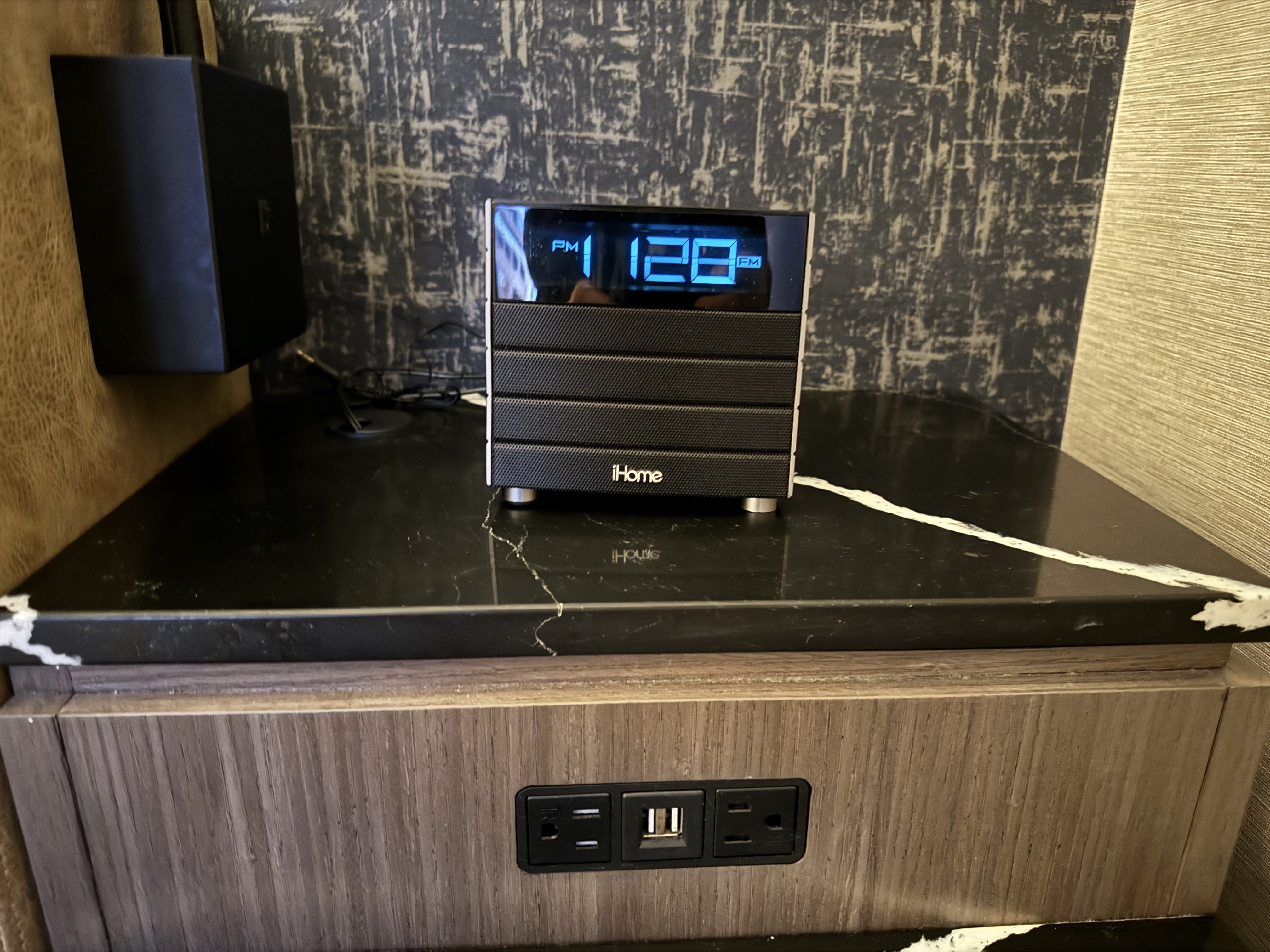 Hyatt Regency San Antonio Riverwalk bedroom clock and outlets Hyatt Regency San Antonio Riverwalk bedroom clock and outlets