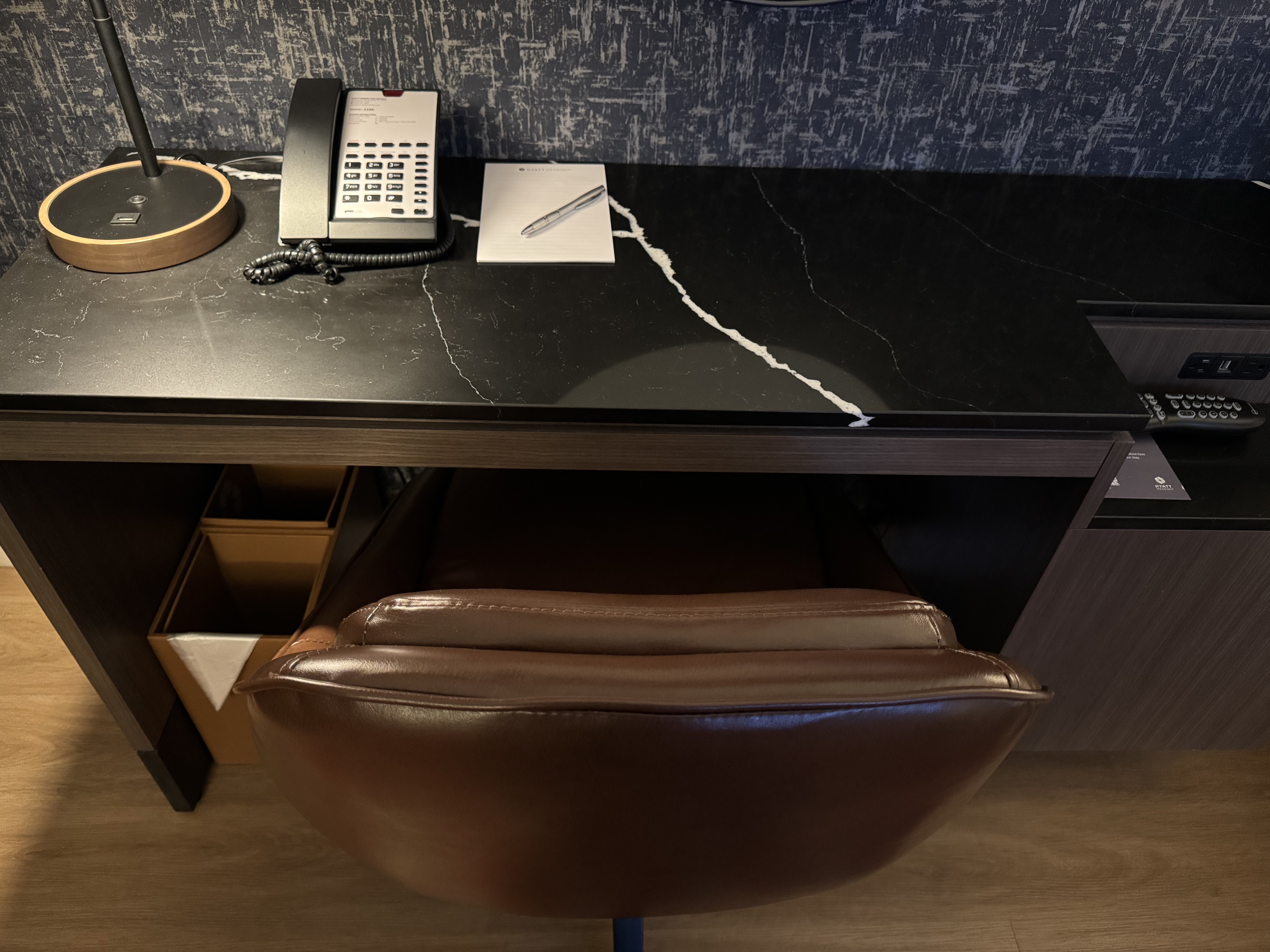 Hyatt Regency San Antonio Riverwalk bedroom desk and chair Hyatt Regency San Antonio Riverwalk bedroom desk and chair