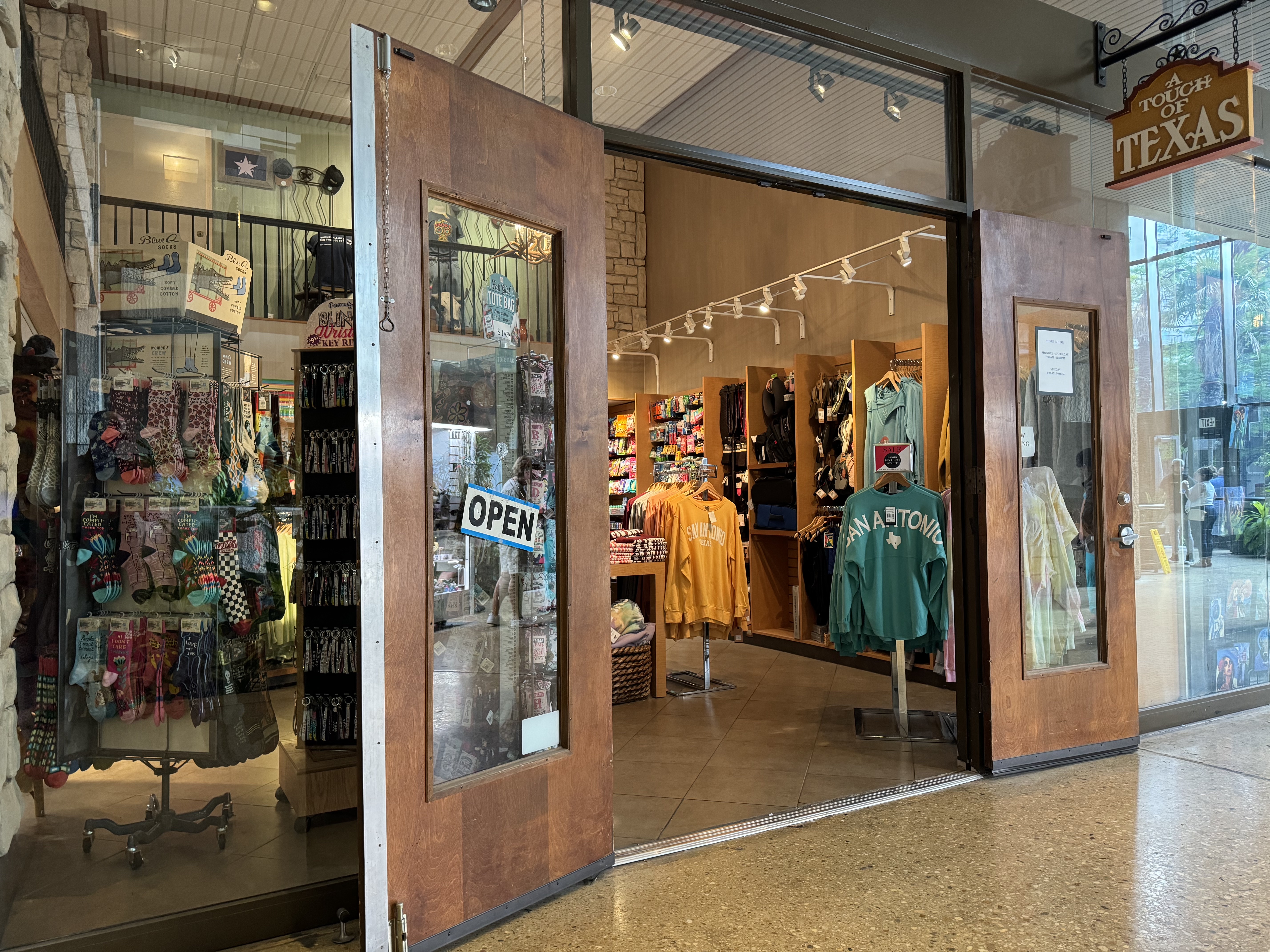 Hyatt Regency San Antonio Riverwalk underground floor shop Hyatt Regency San Antonio Riverwalk underground floor shop