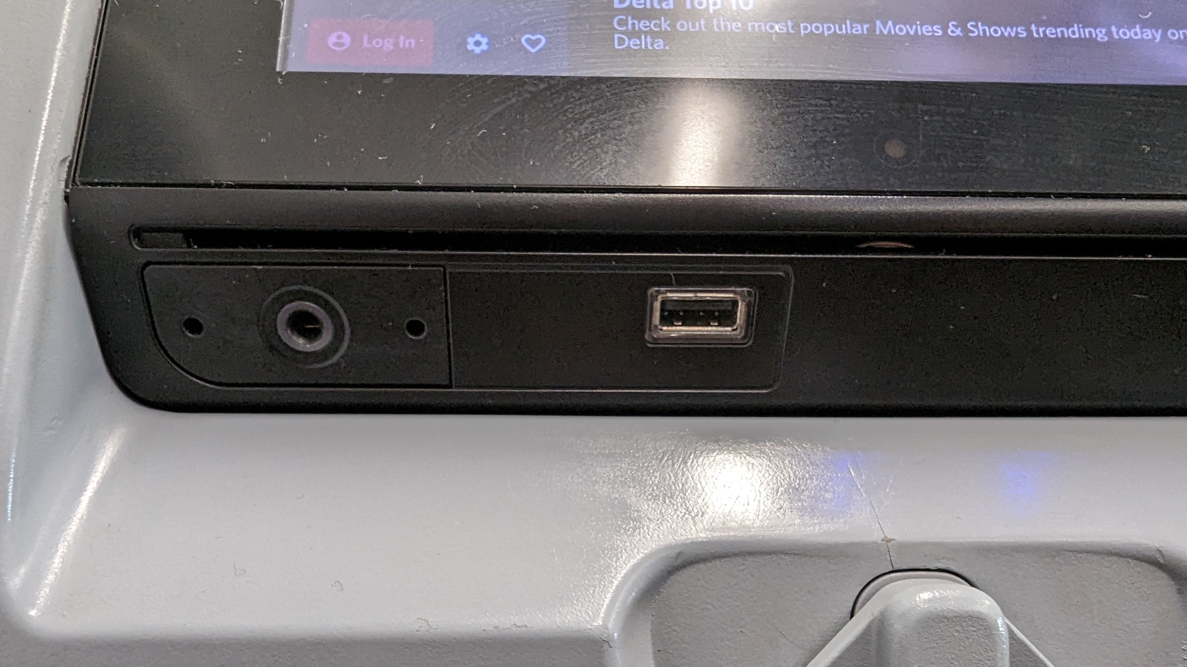 IAH to ATL Delta flight review IFE headphone jack