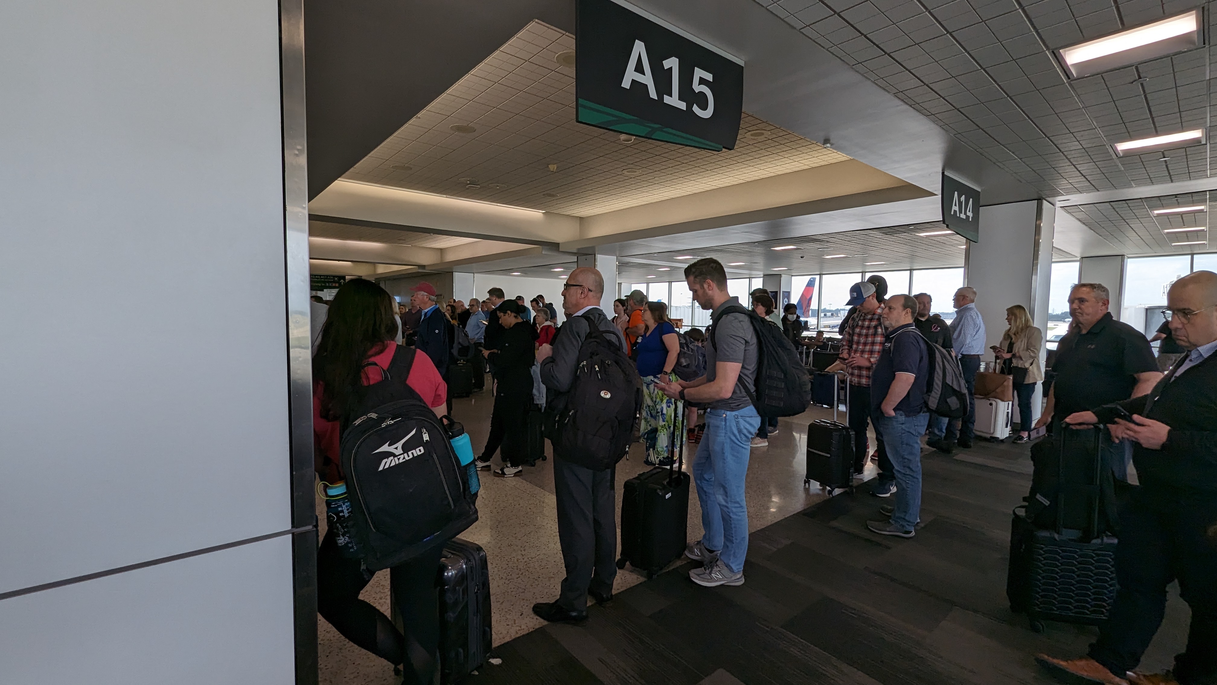 IAH to ATL Delta flight review packed gate
