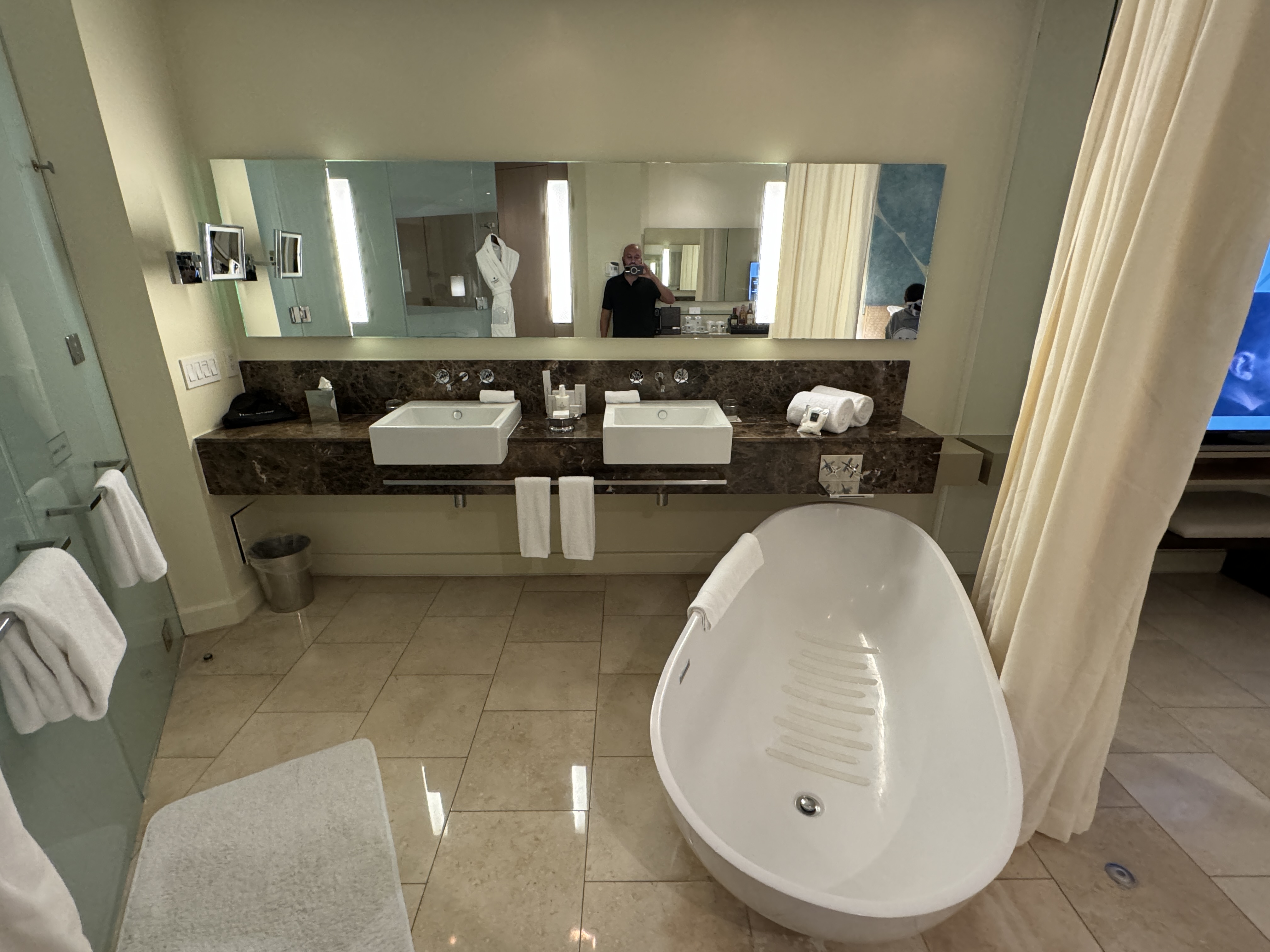 JW Marriott Panama Counter and Sinks JW Marriott Panama Counter and Sinks