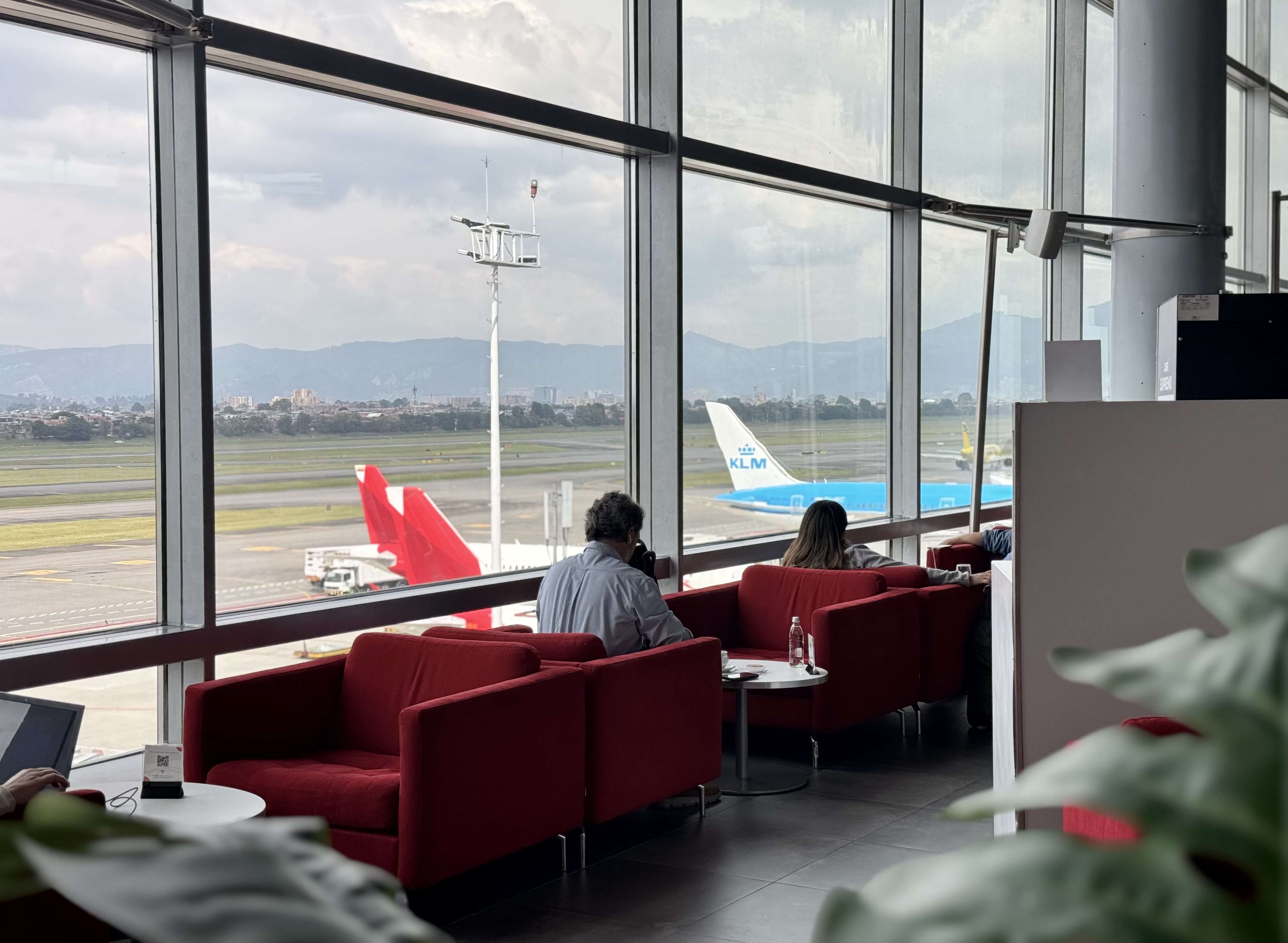 KLM Boeing 78X Business Class Bogota Airport Avianca Lounge KLM Boeing 78X Business Class Bogota Airport Avianca Lounge