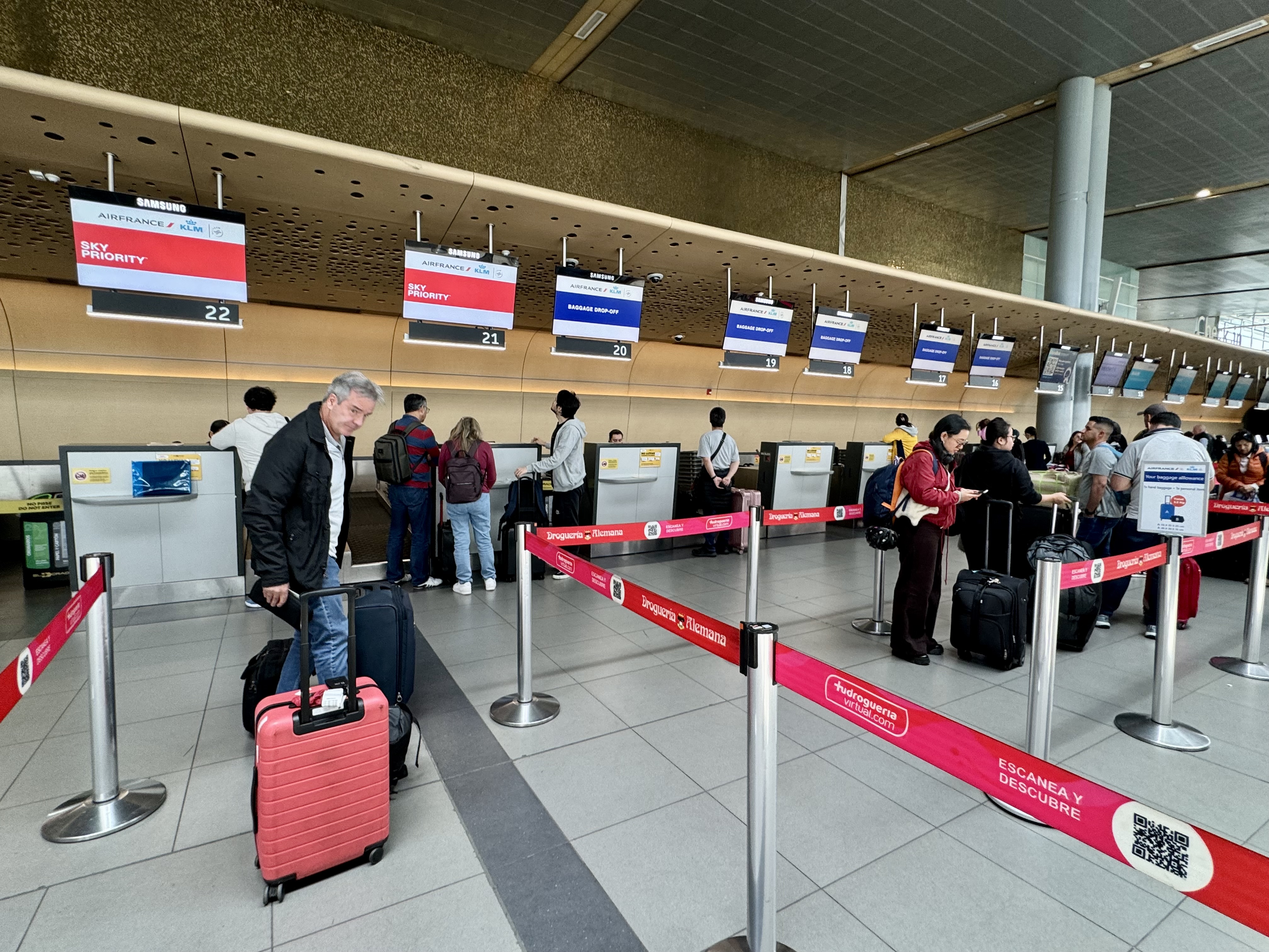 KLM Boeing 78X Business Class Bogota Airport Sky Priority KLM Boeing 78X Business Class Bogota Airport Sky Priority
