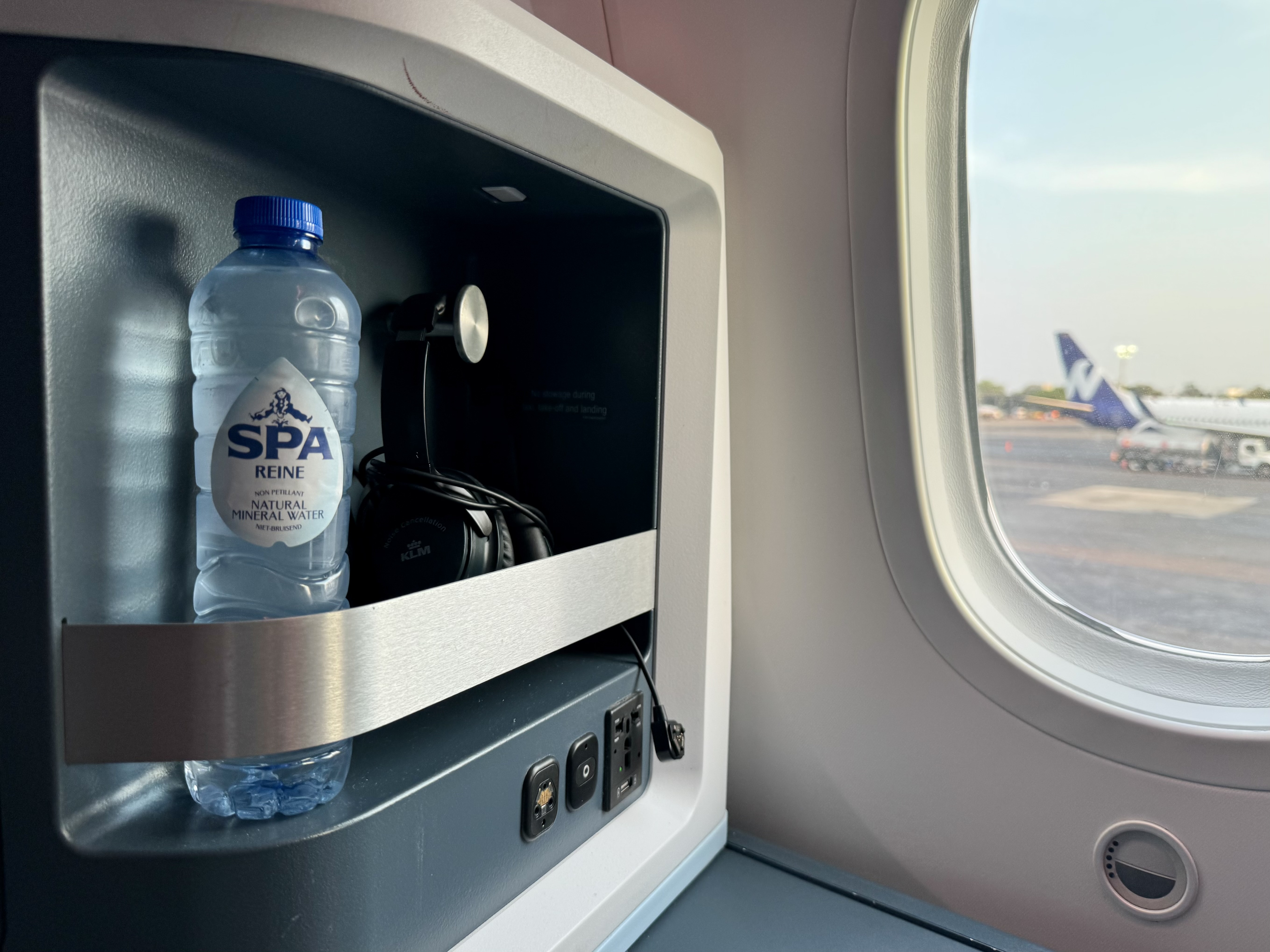 KLM Boeing 78X Business Class FnB KLM Boeing 78X Business Class FnB