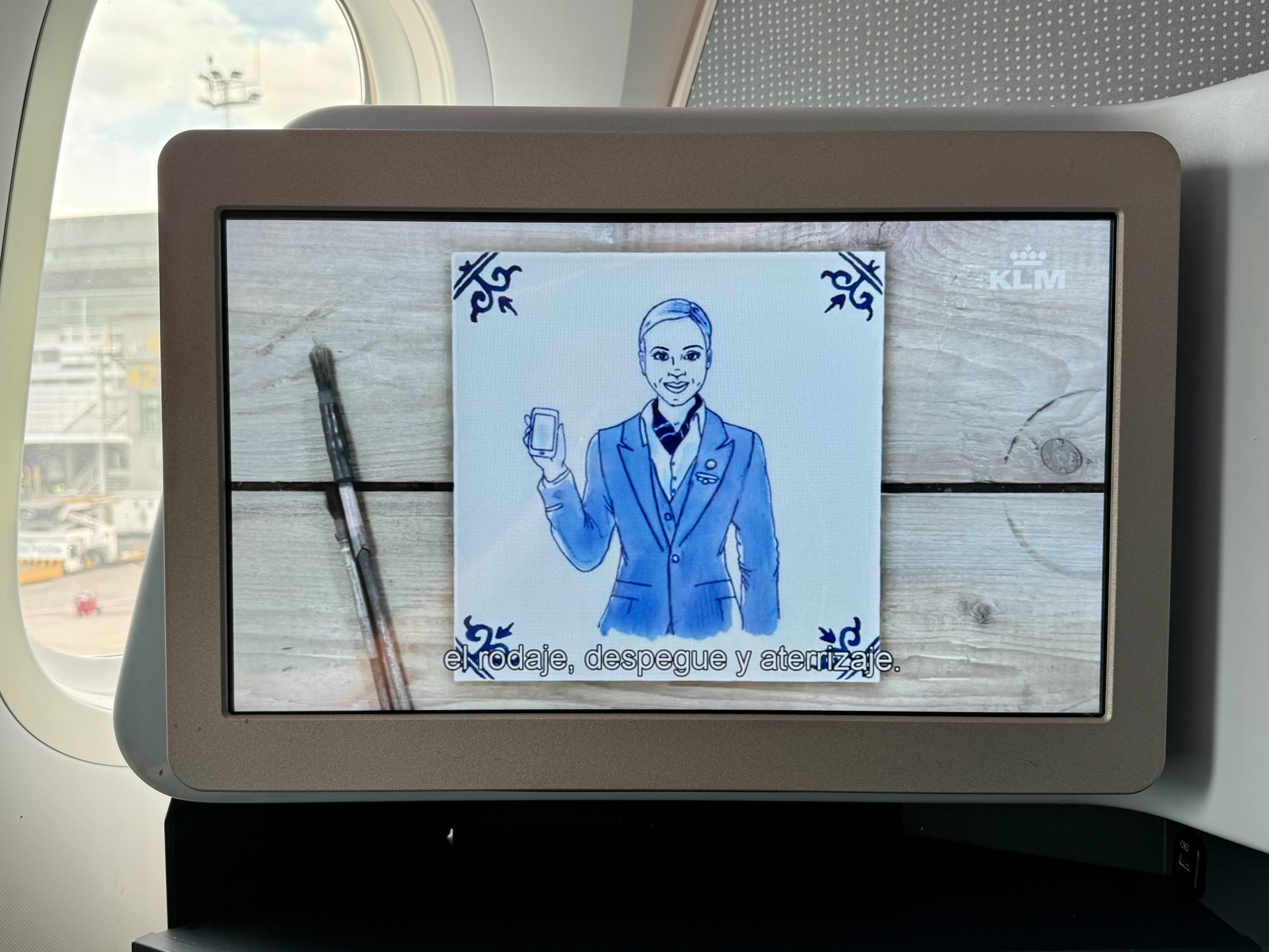 KLM Boeing 78X Business Class IFE safety video KLM Boeing 78X Business Class IFE safety video