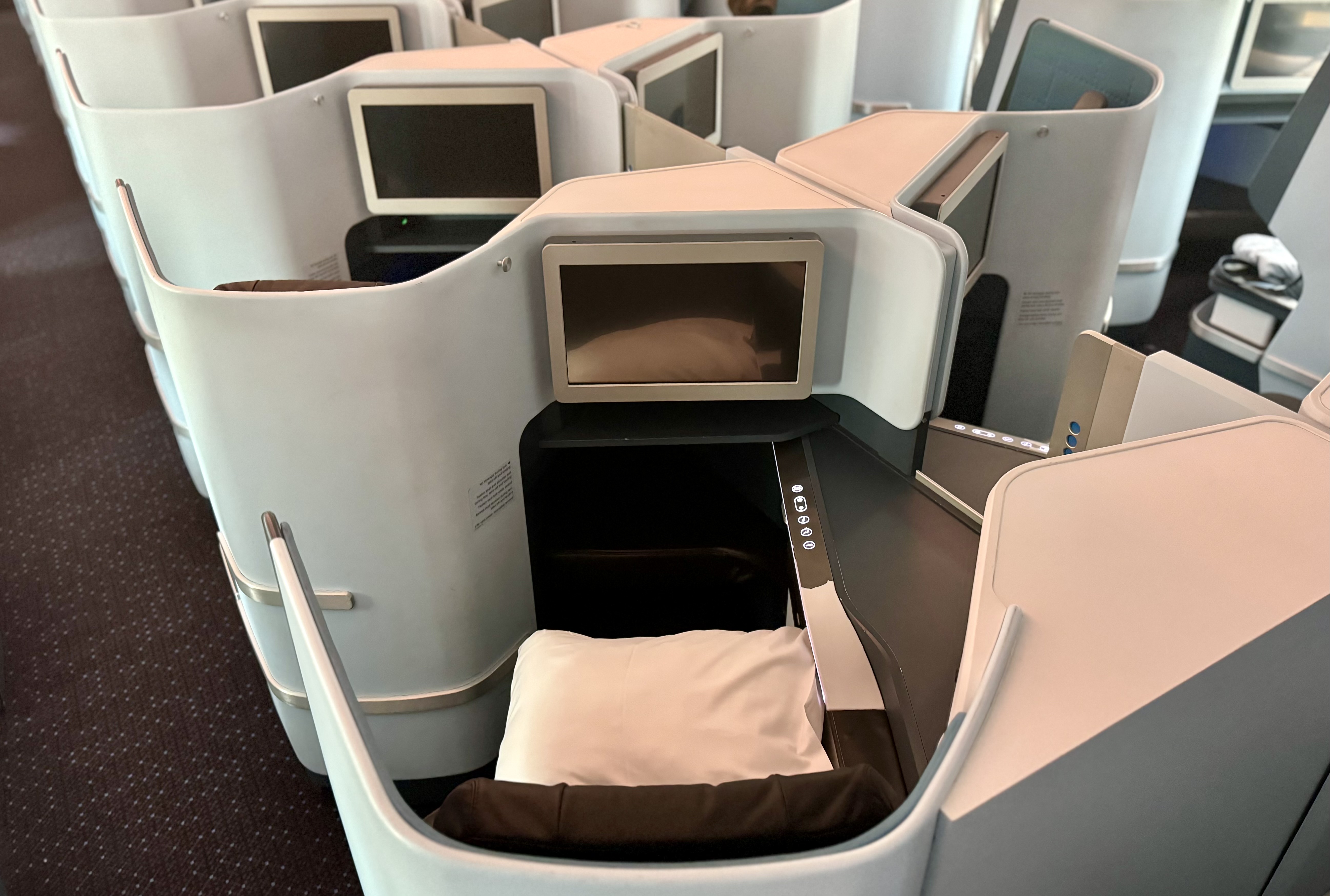 KLM Boeing 78X Business Class cabin KLM Boeing 78X Business Class cabin