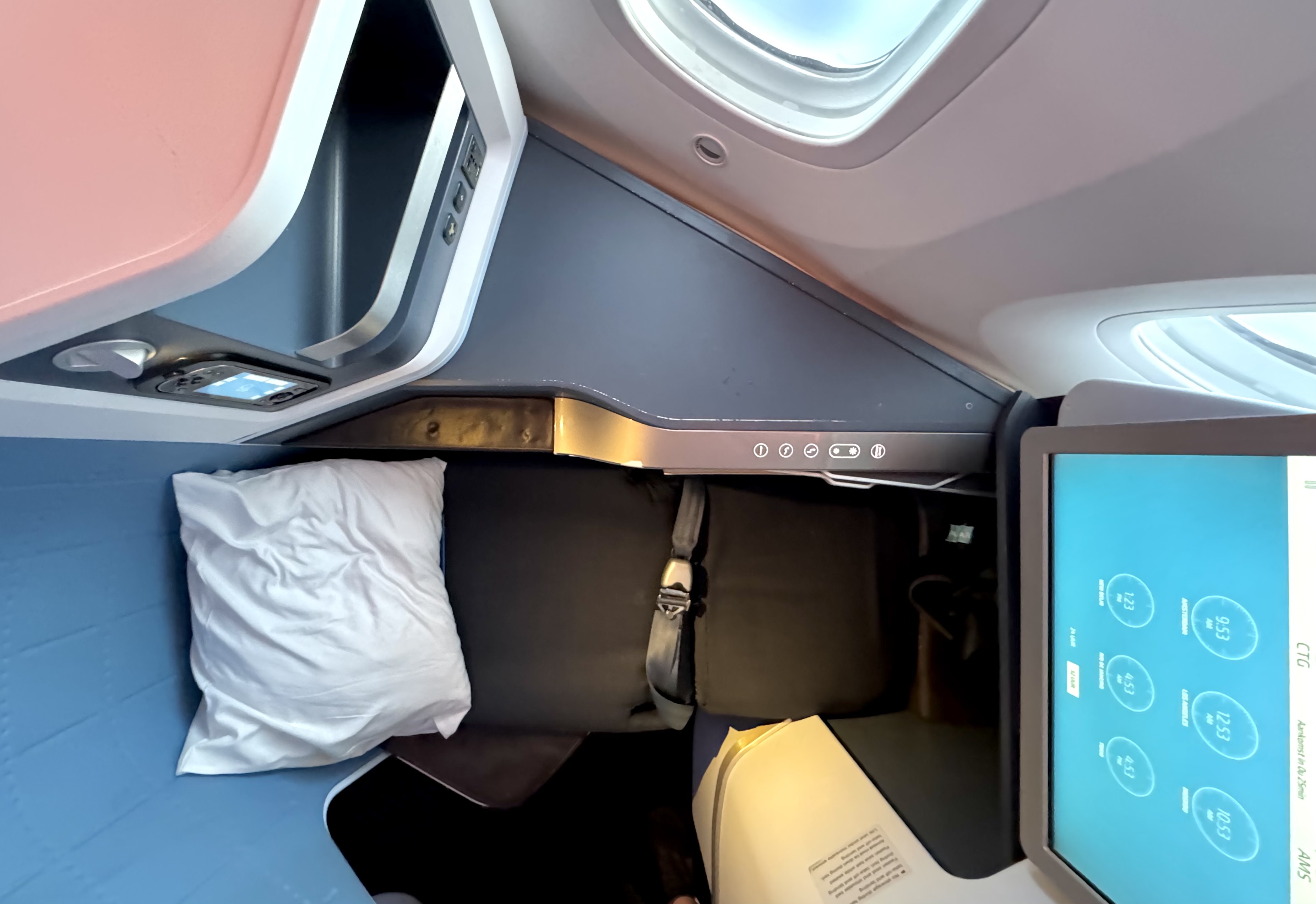 KLM Boeing 78X Business Class seat KLM Boeing 78X Business Class seat