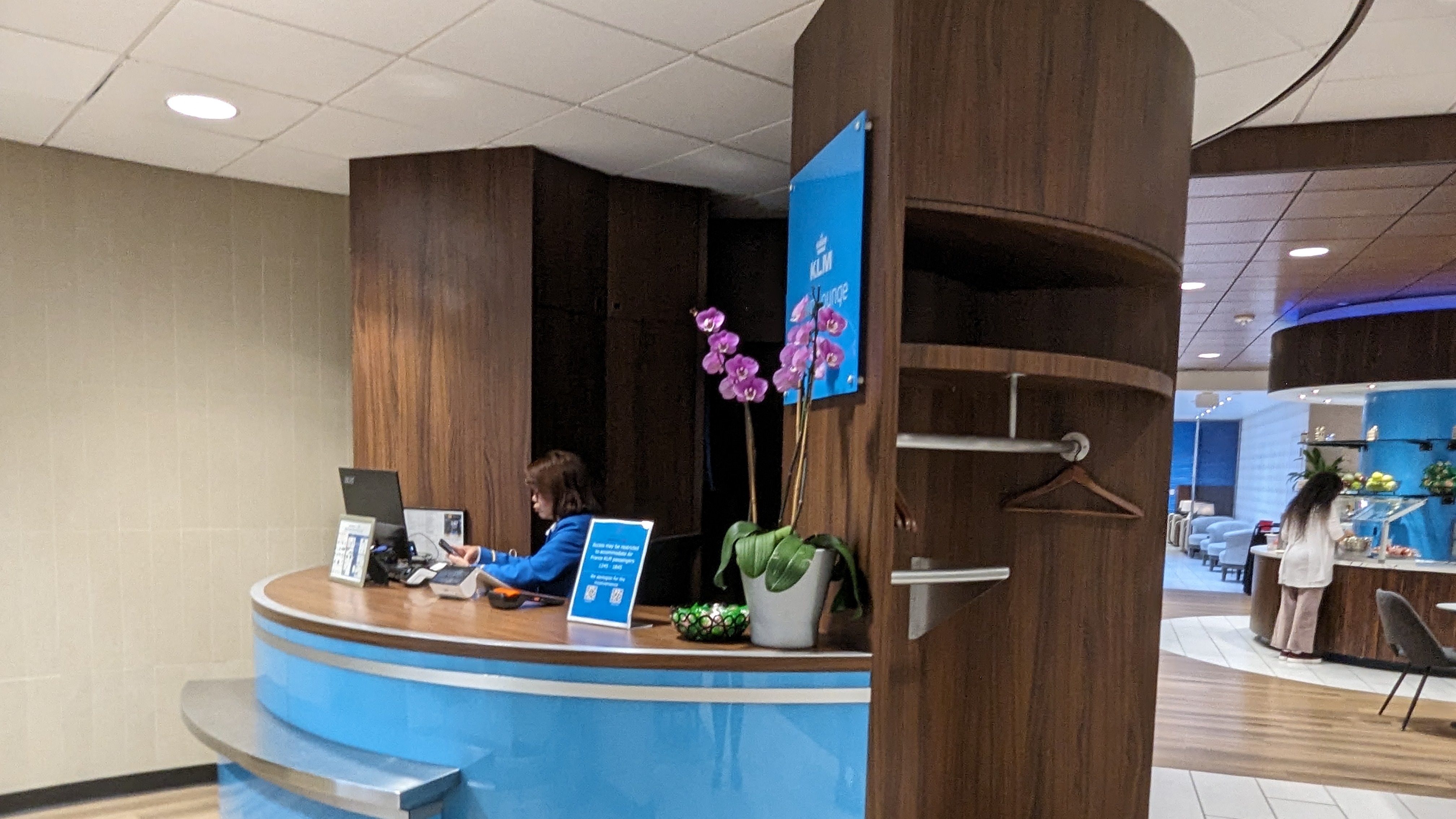 KLM Crown Lounge IAH entry