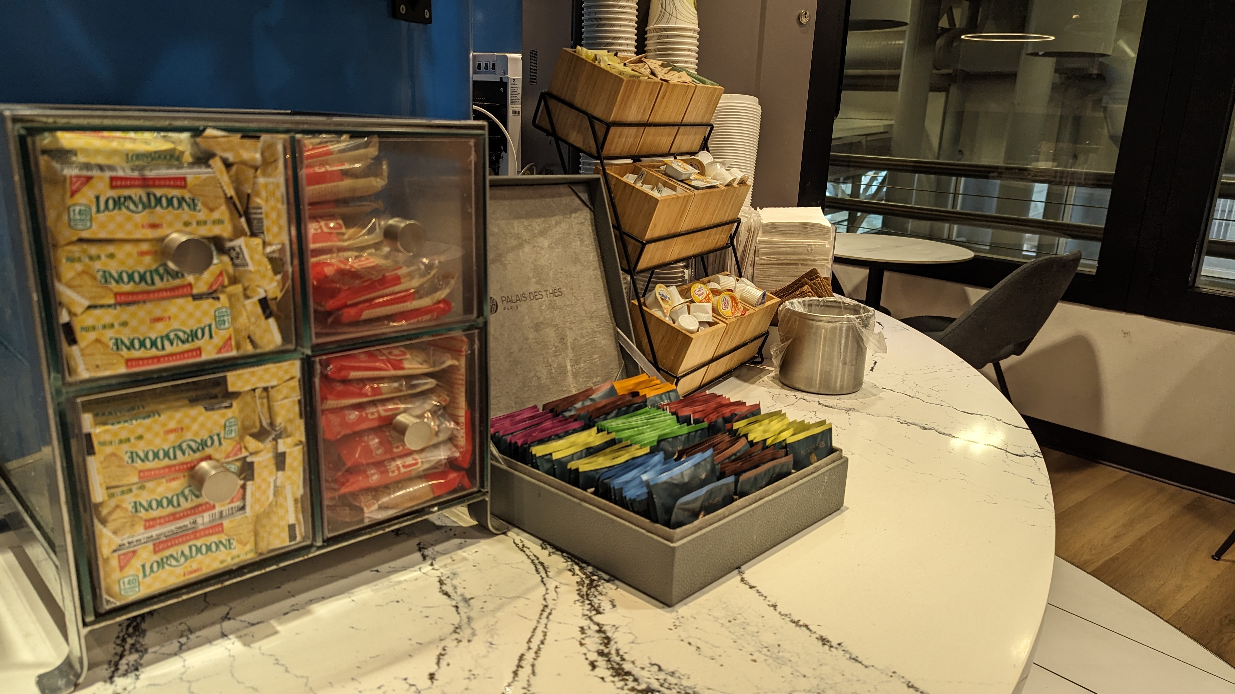 KLM Crown Lounge IAH tea and crackers