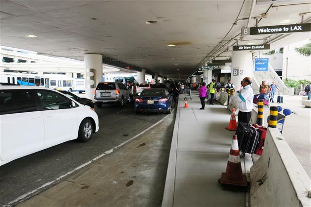 LAX Limo Pickup