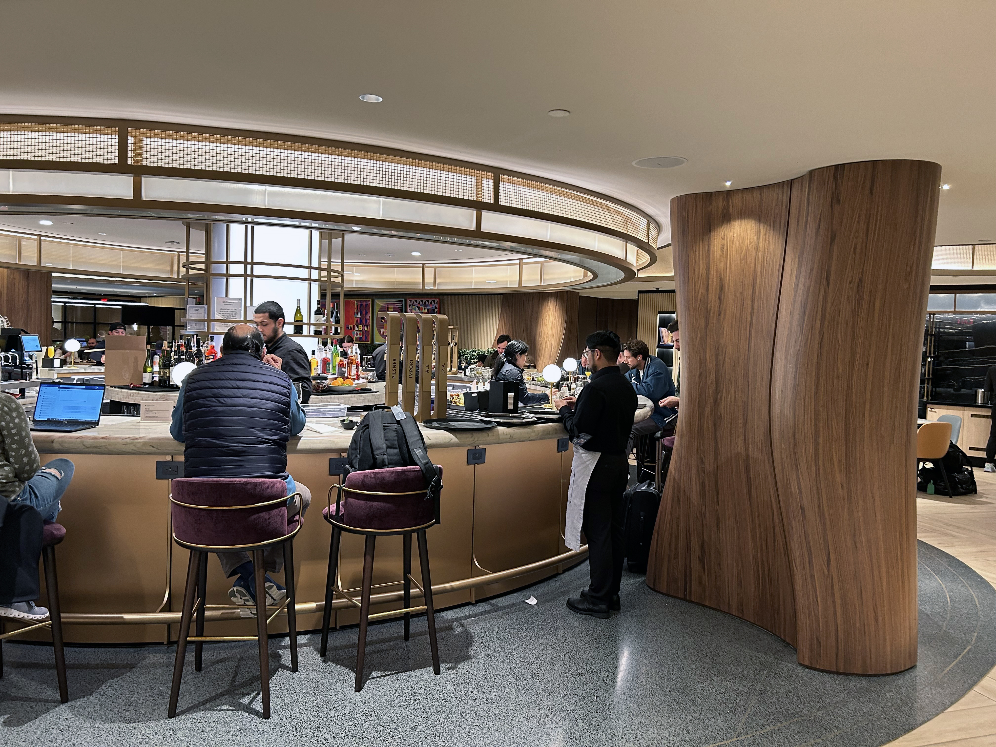 LGA Sapphire Lounge bar 