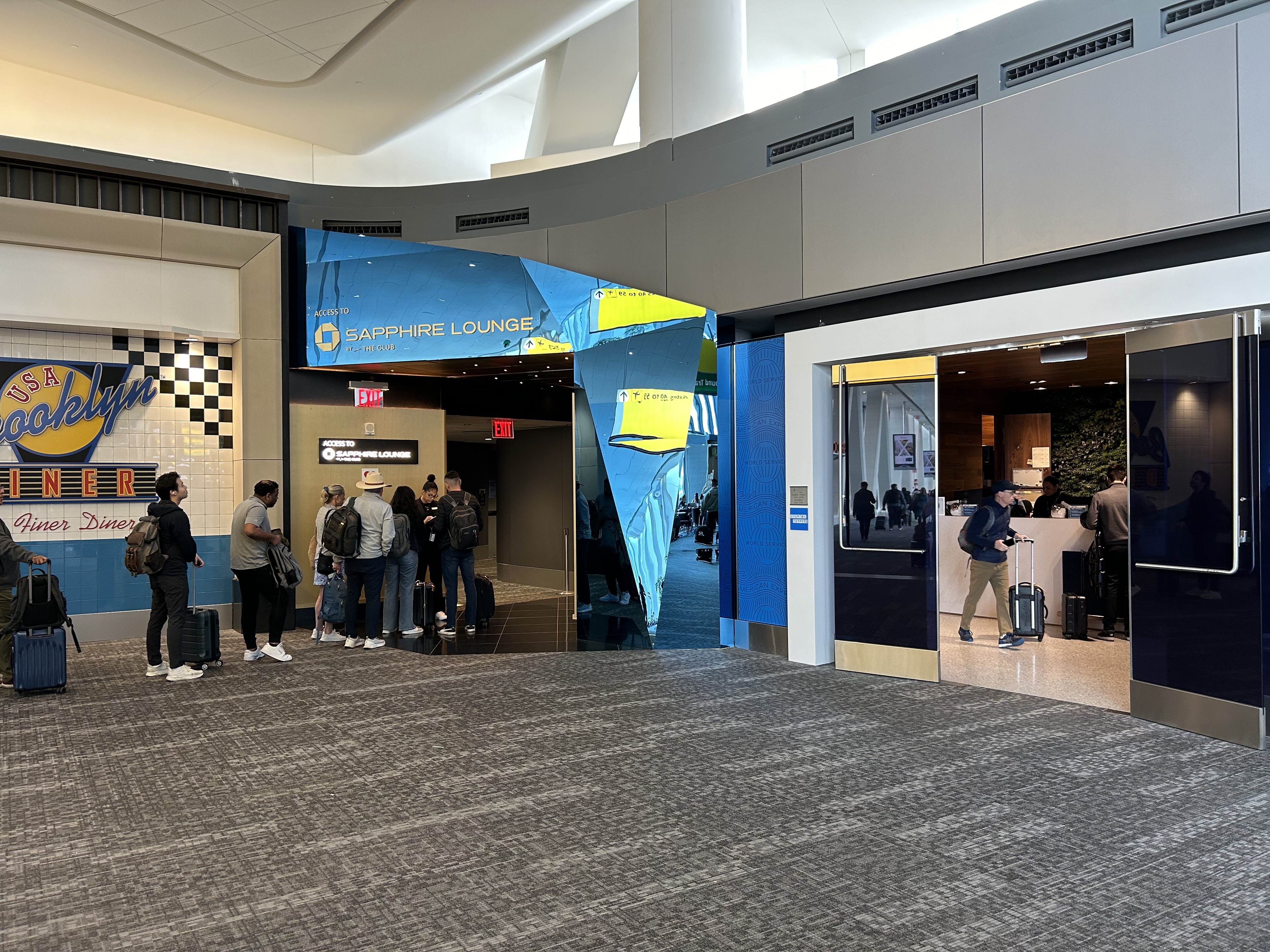 LGA Sapphire Lounge entrance
