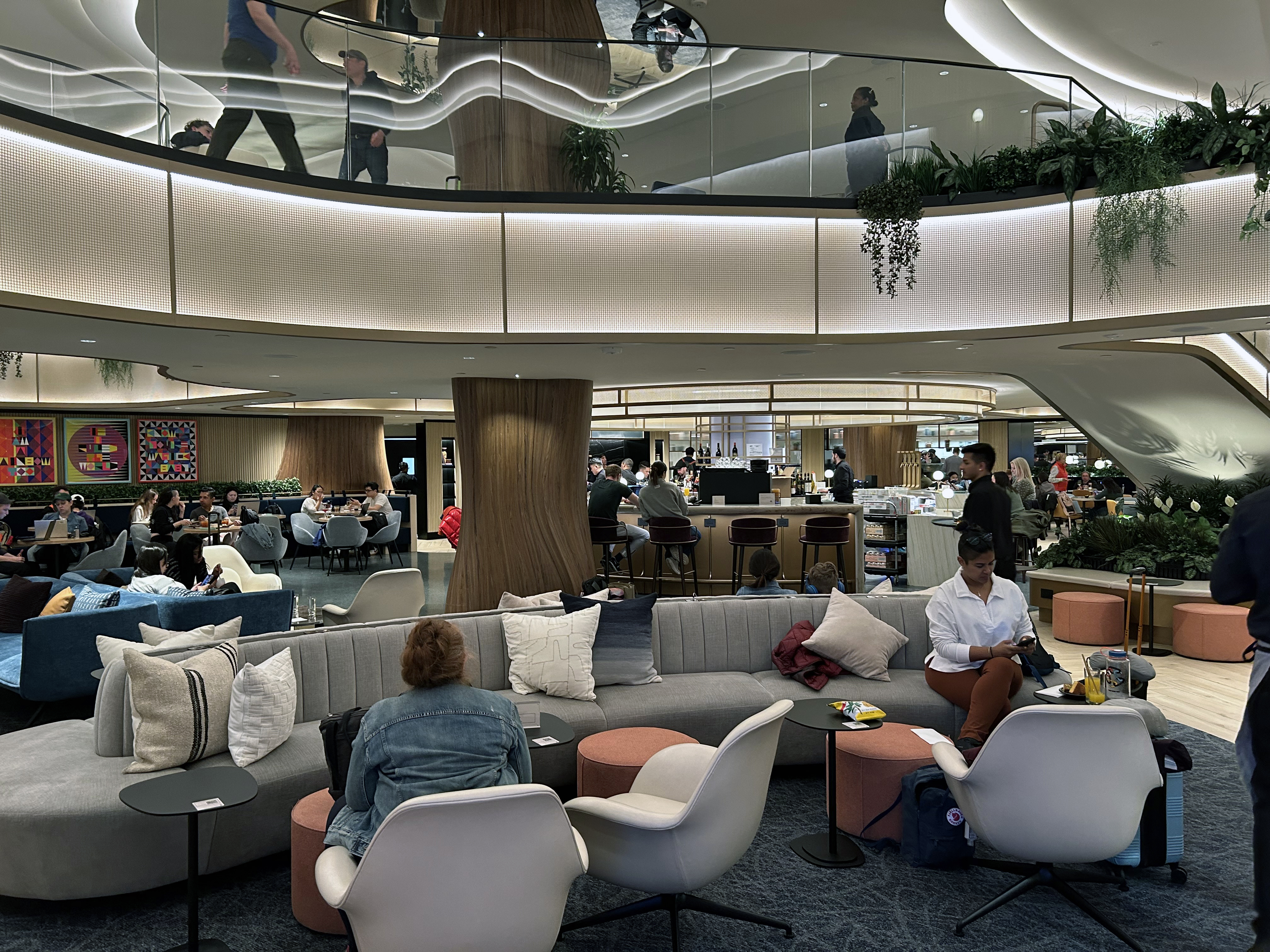 LGA Sapphire Lounge main seating