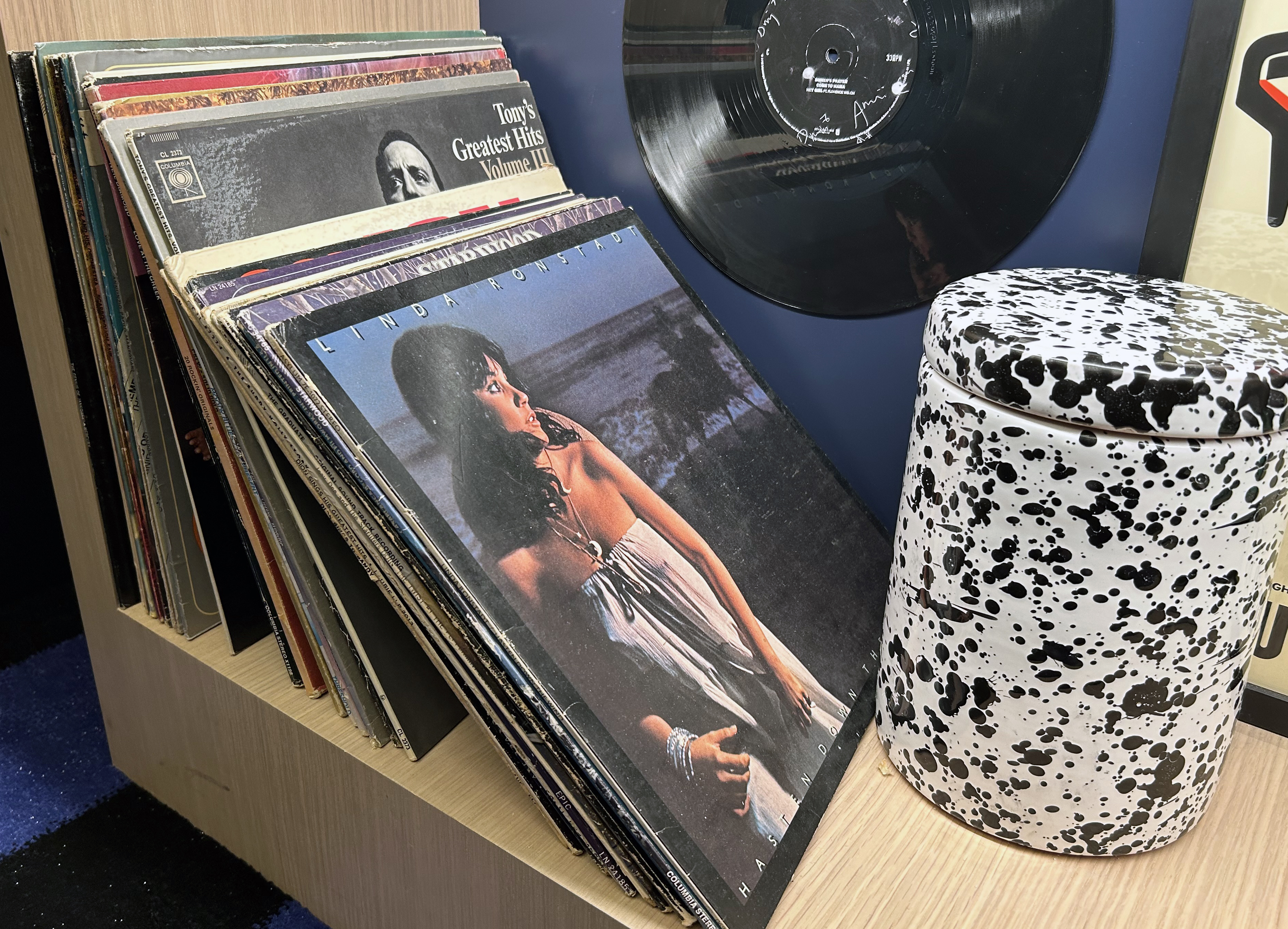 LGA Sapphire Lounge records