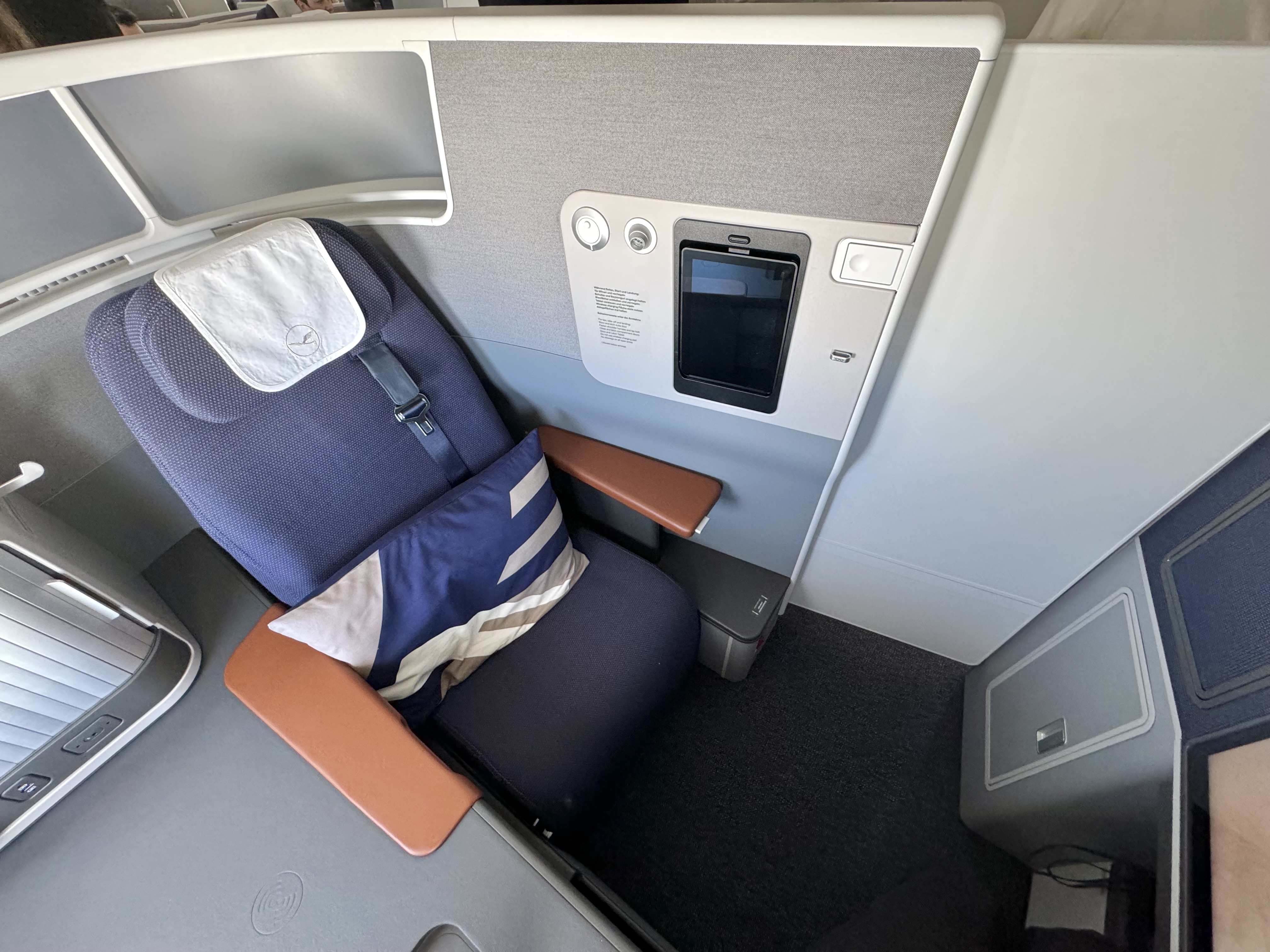 Lufthansa Allegris Business Suite 2 Lufthansa Allegris Business Suite 2