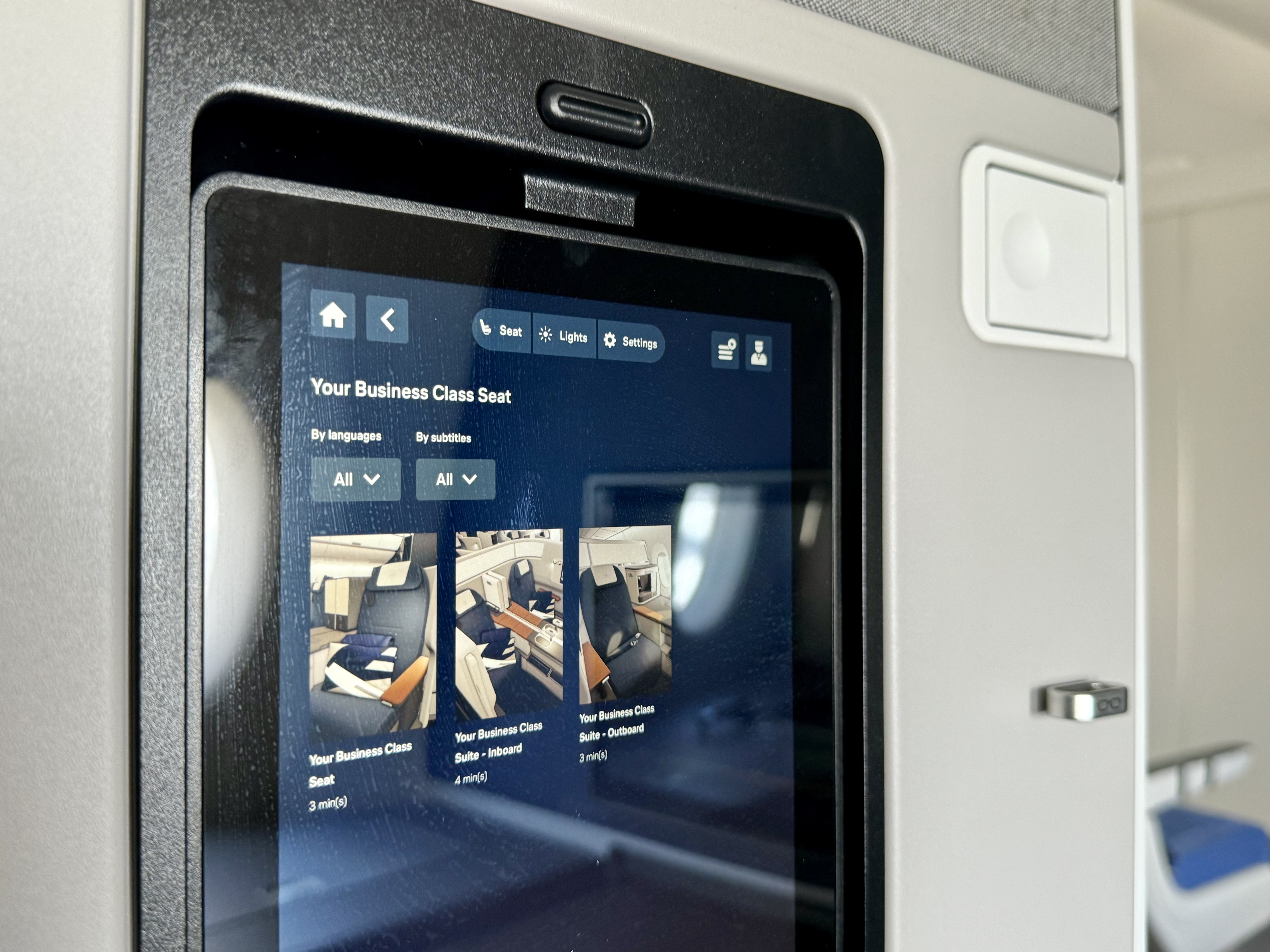 Lufthansa Allegris Business Suite seat demo