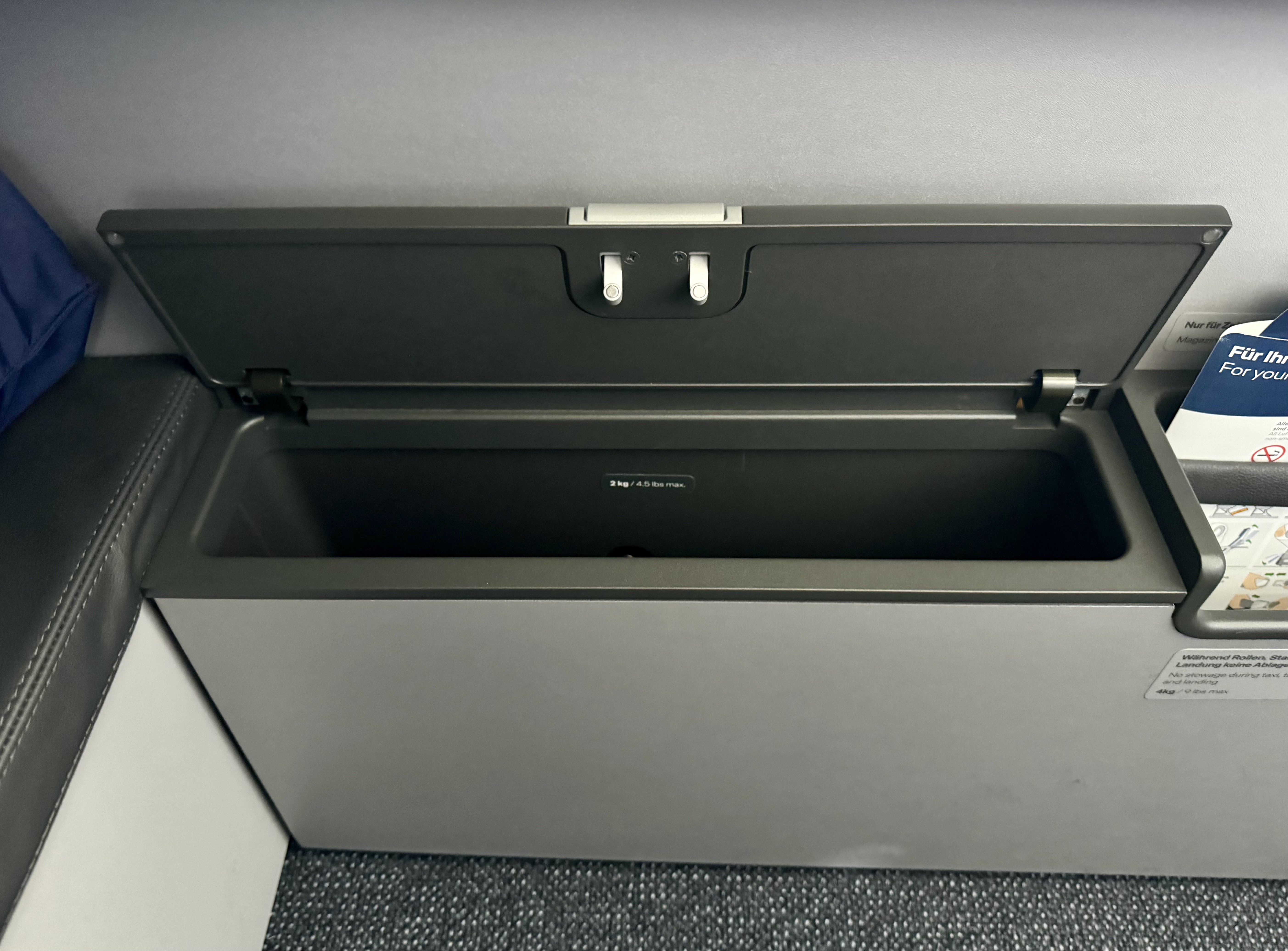 Lufthansa Allegris Business Suite storage 