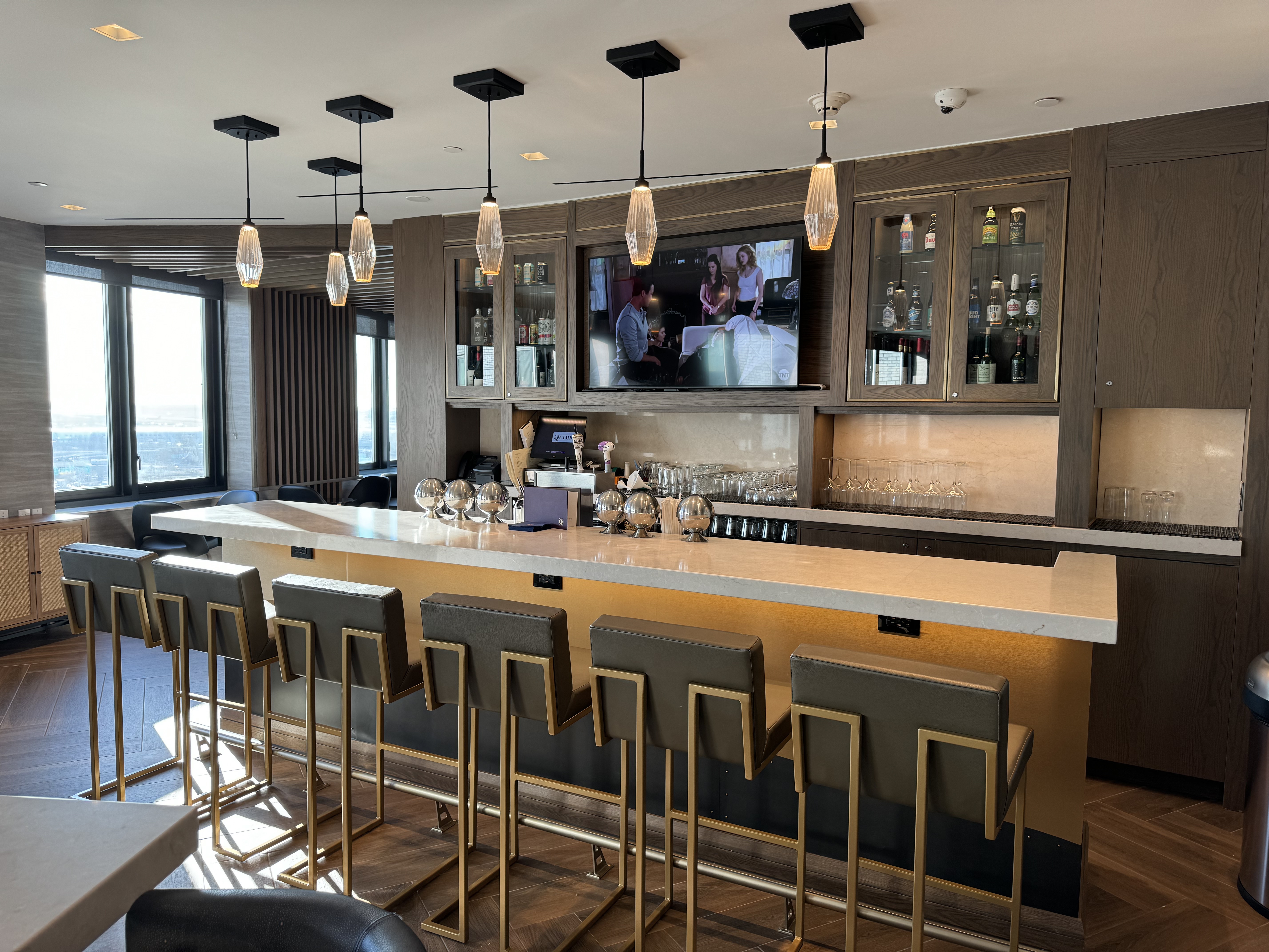 Marriott JFK Club Bar Close Up Marriott JFK Club Bar Close Up