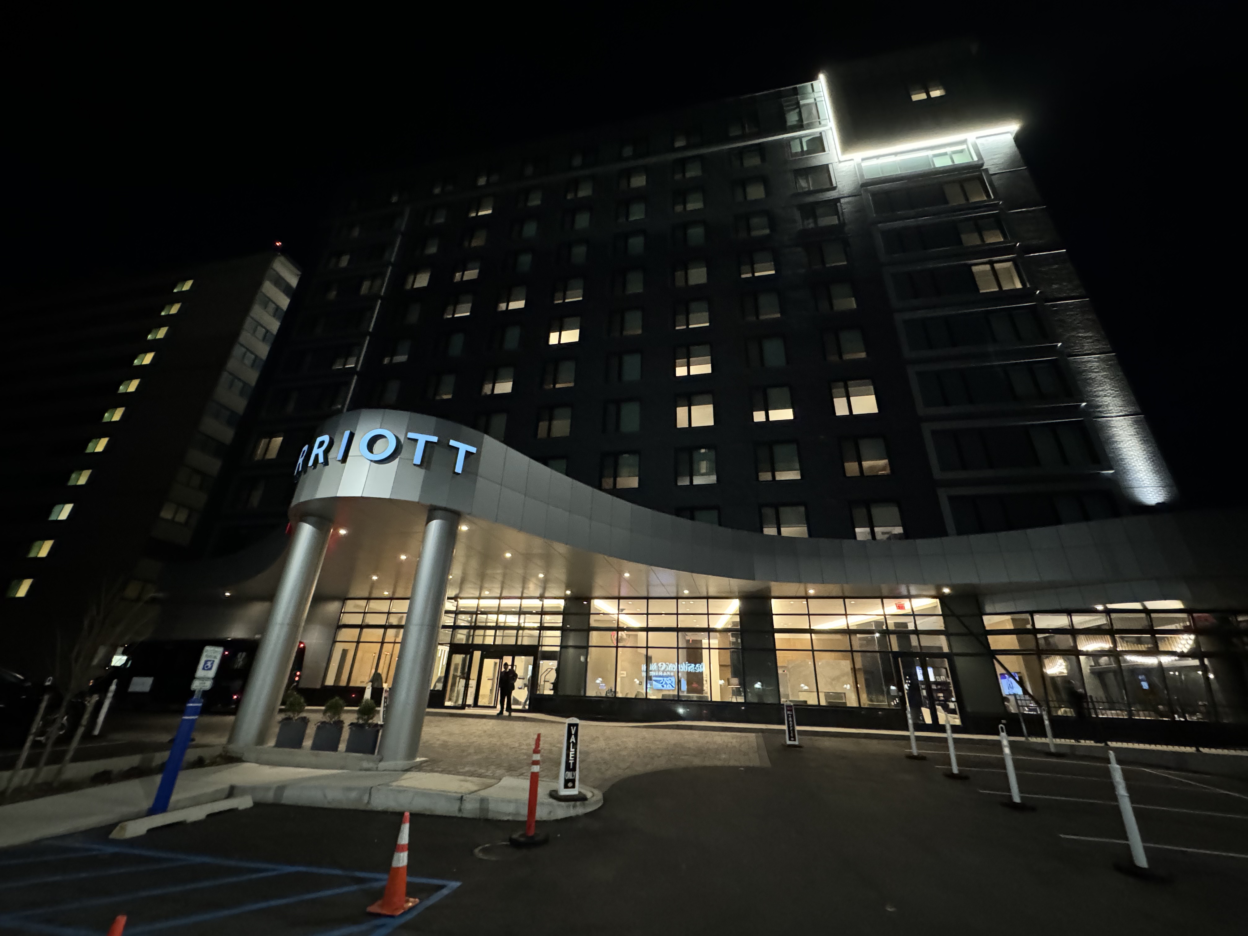 Marriott JFK Exterior Marriott JFK Exterior