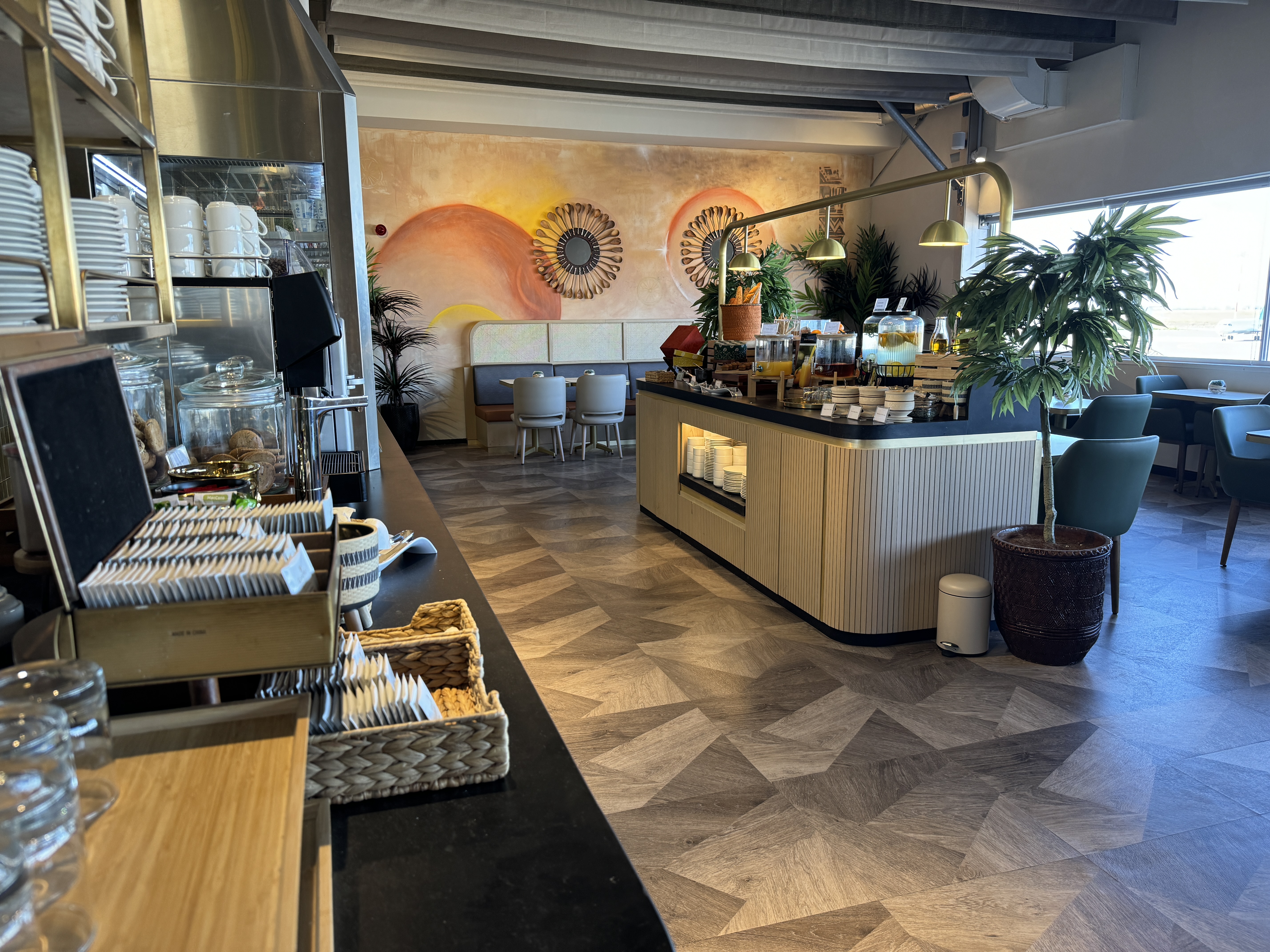 Plaza Premium Lounge NBO buffet area