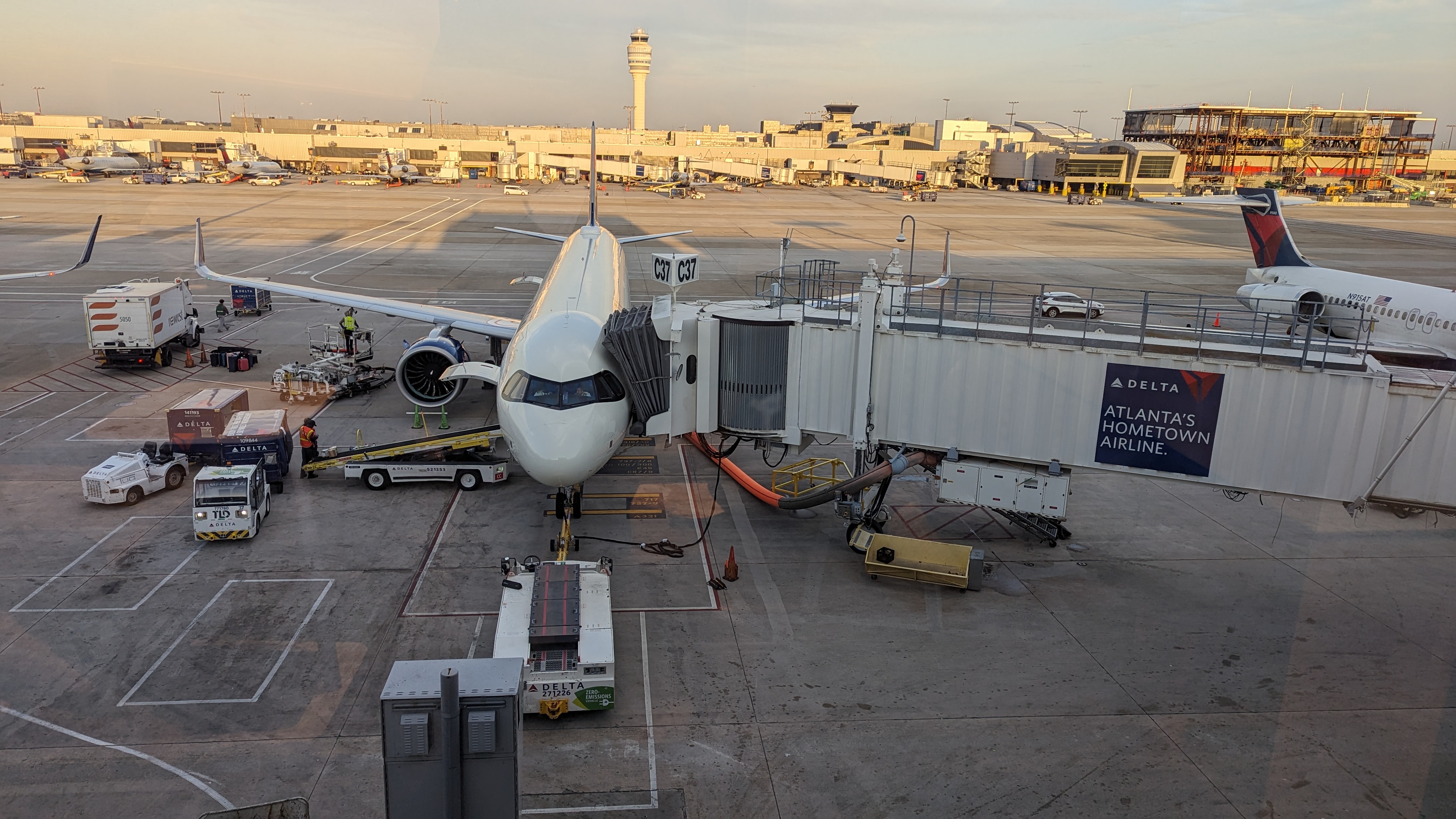 Concourse C Delta Sky Club at Hartsfield Jackson Atlanta International Airport gate view