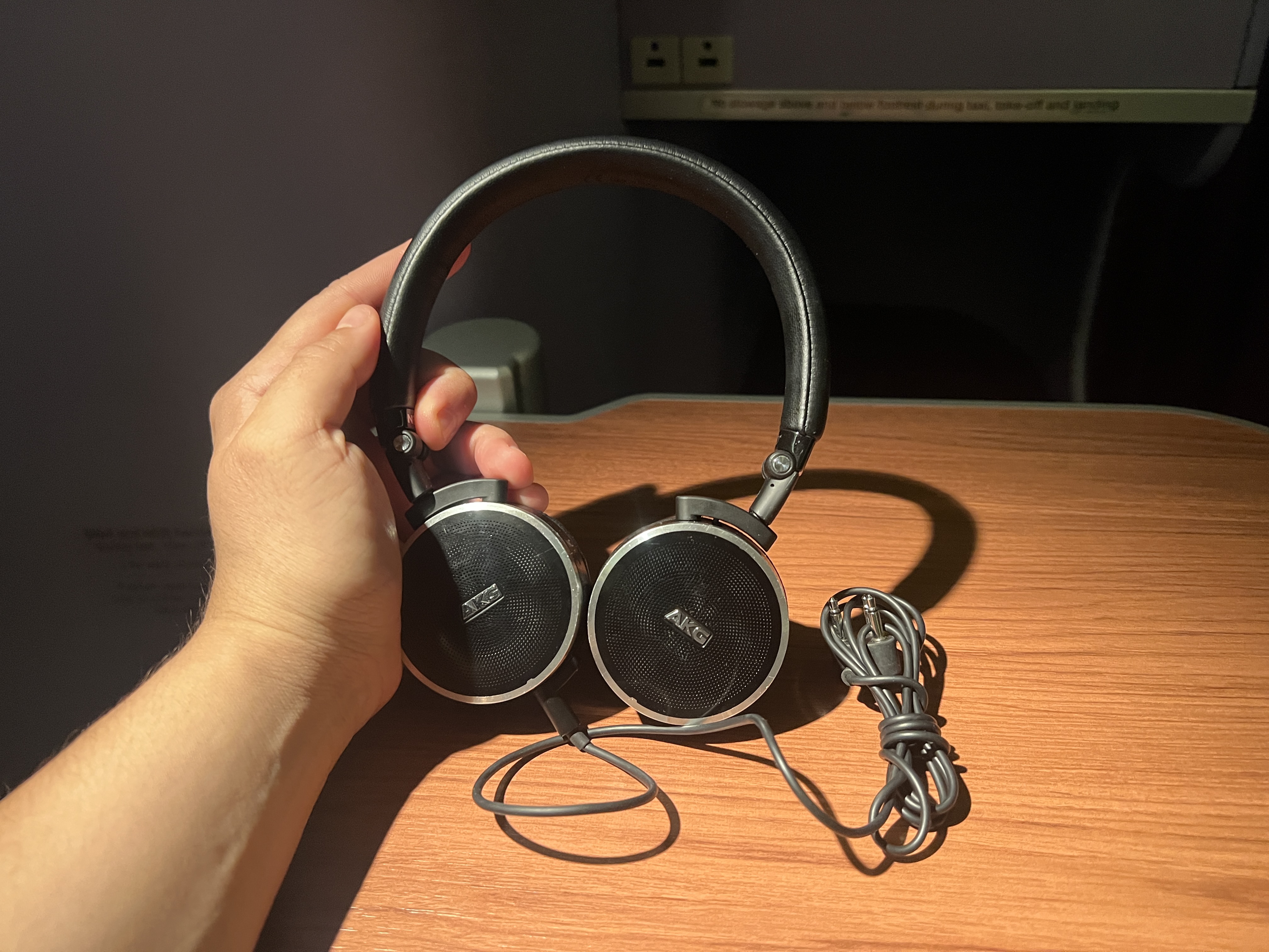 Thai Airways 777 Royal Silk Noise Canceling Headphones Thai Airways 777 Royal Silk Noise Canceling Headphones