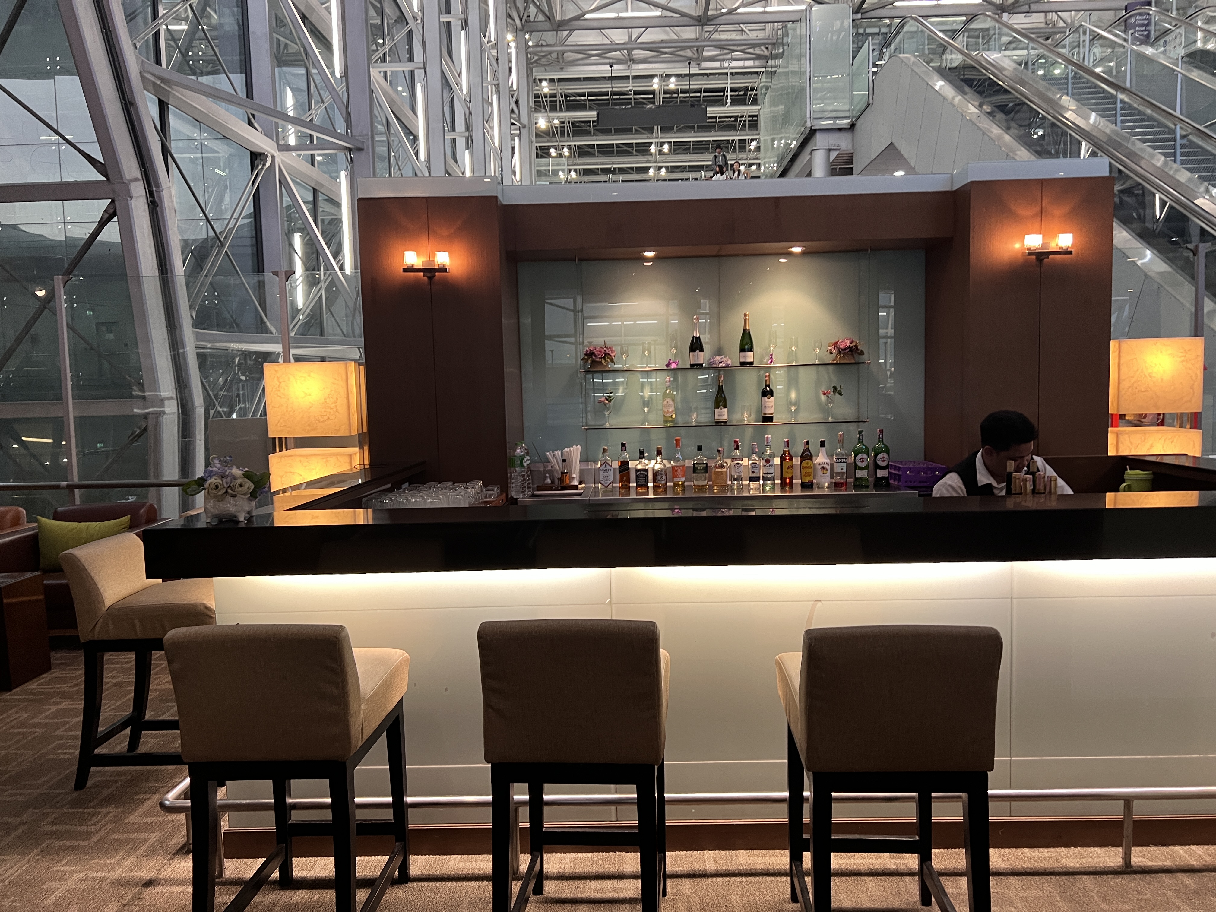 Thai Airways Royal Silk Lounge bar Thai Airways Royal Silk Lounge bar