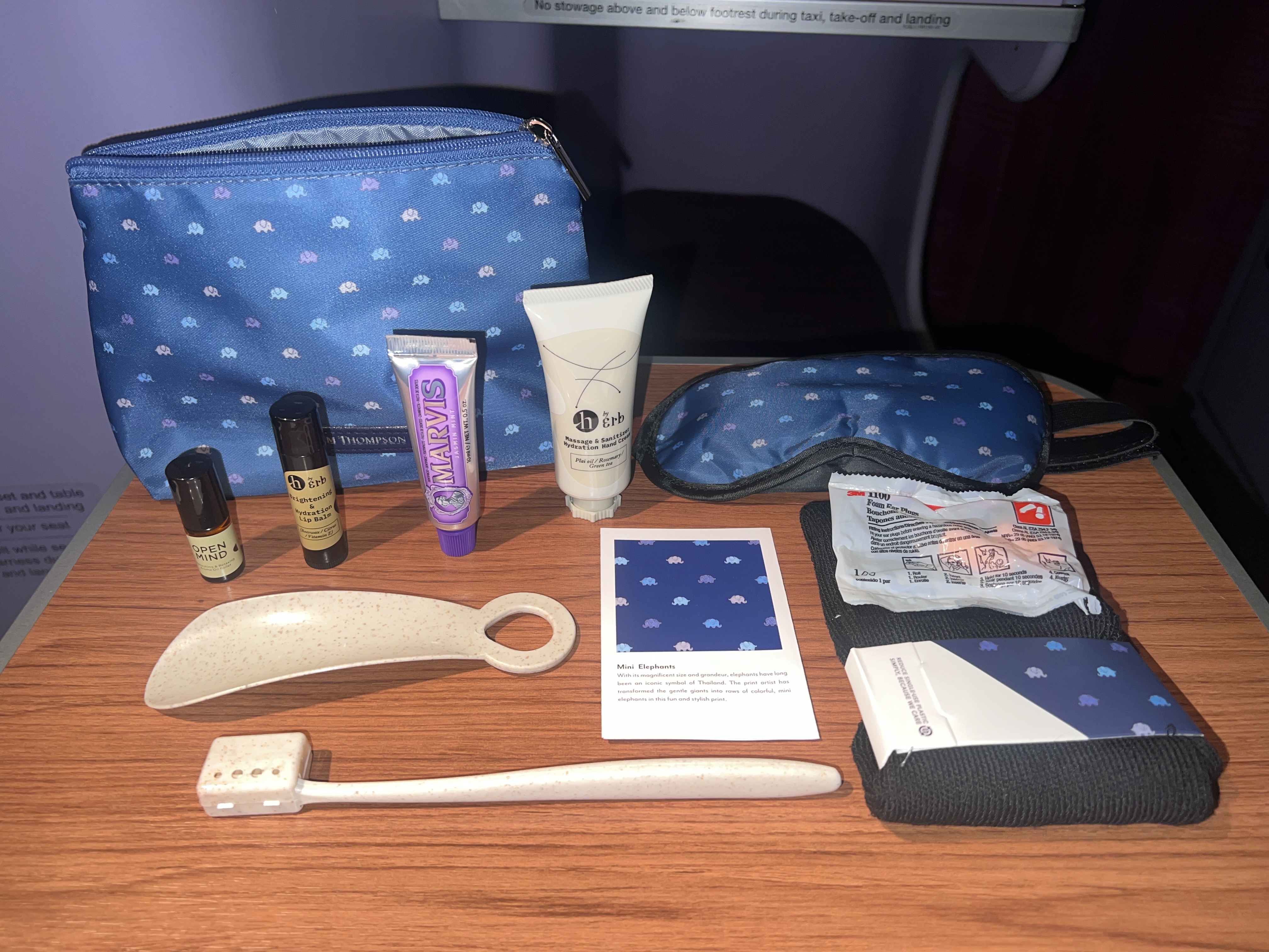 Thai Airways Royal Silk business class 777 300er amenity kit items Thai Airways Royal Silk business class 777 300er amenity kit items
