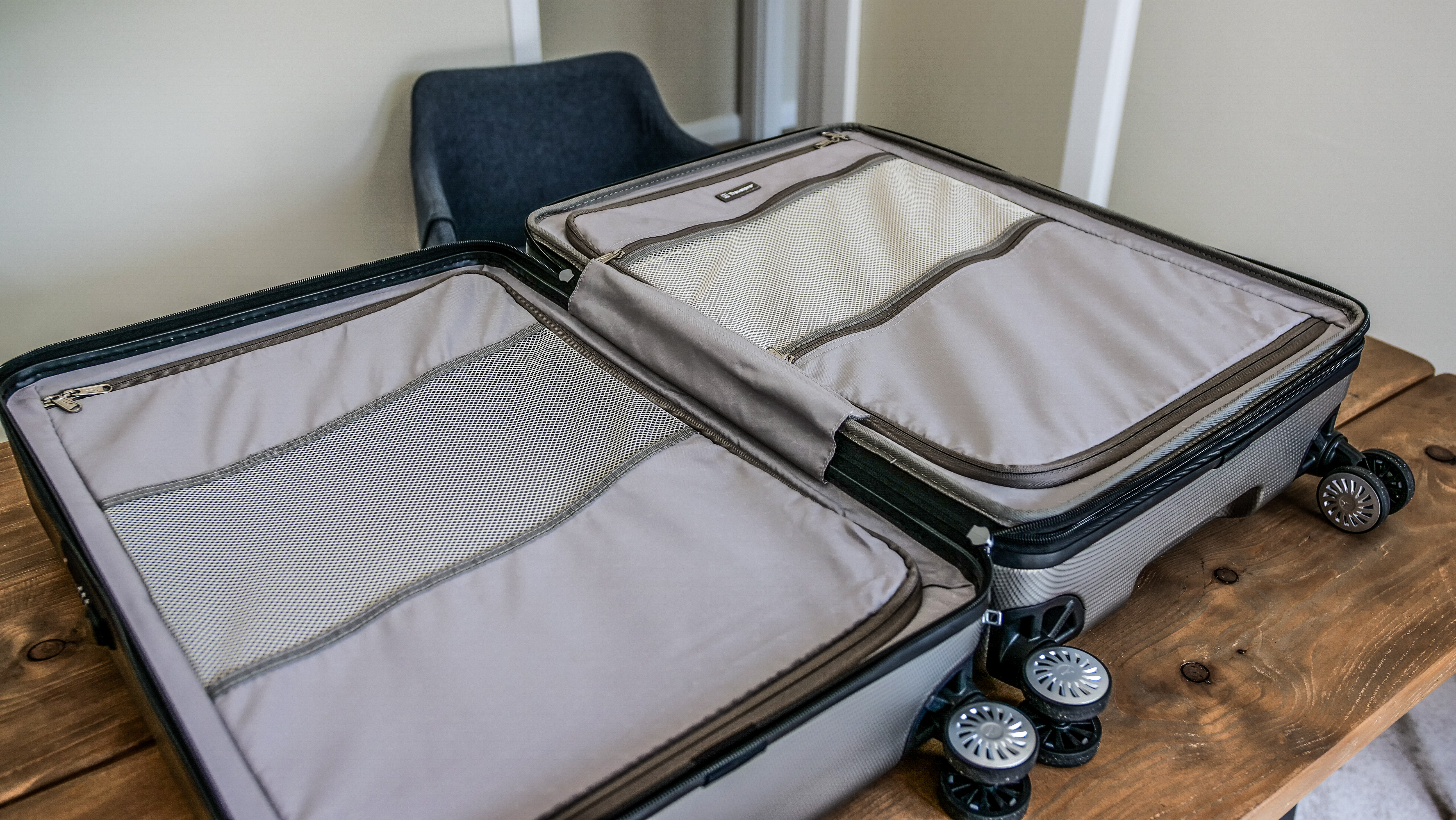 Travelpro Pathways Hardside interior compartment 