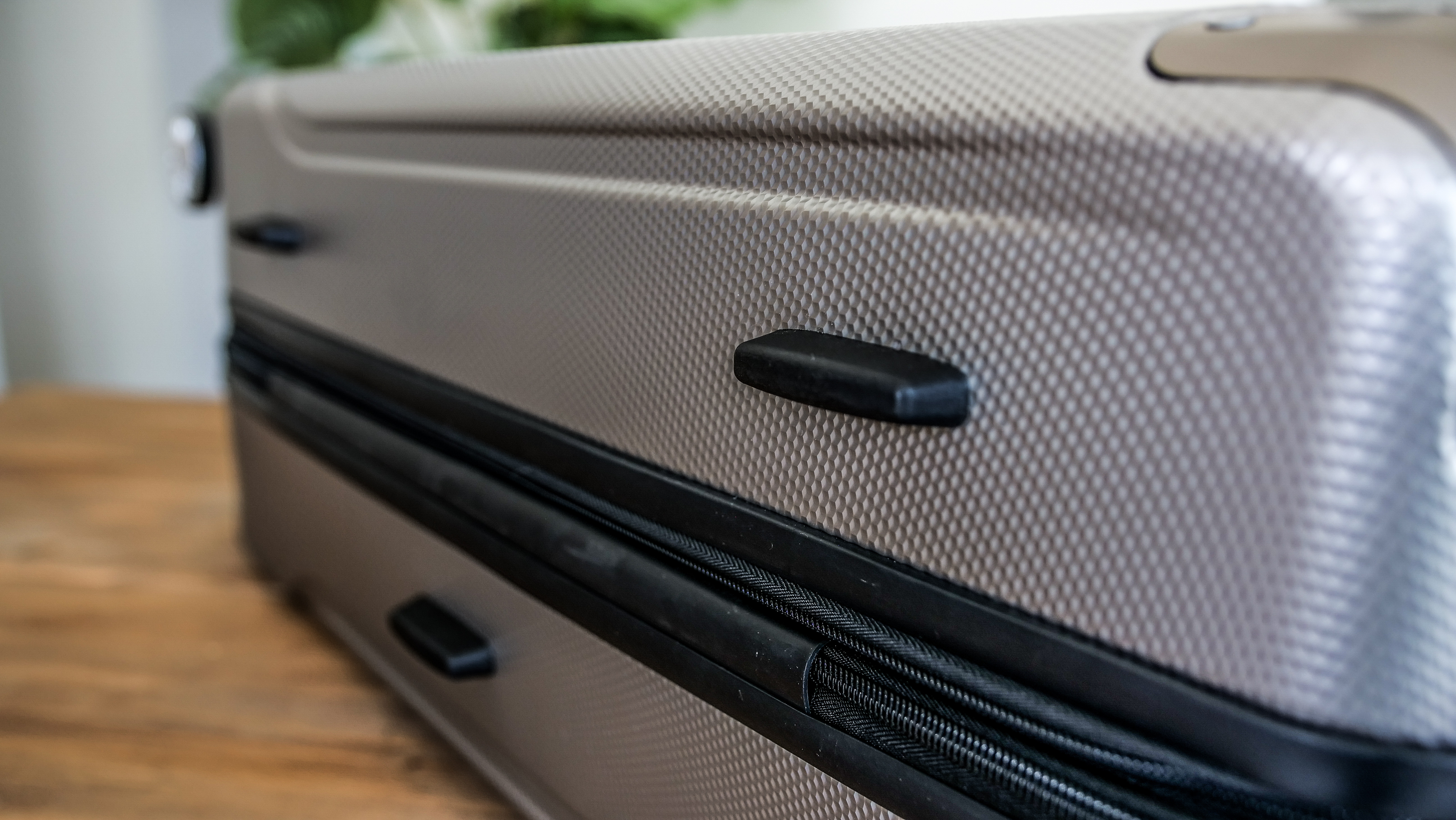 Travelpro Pathways Hardside luggage feet 