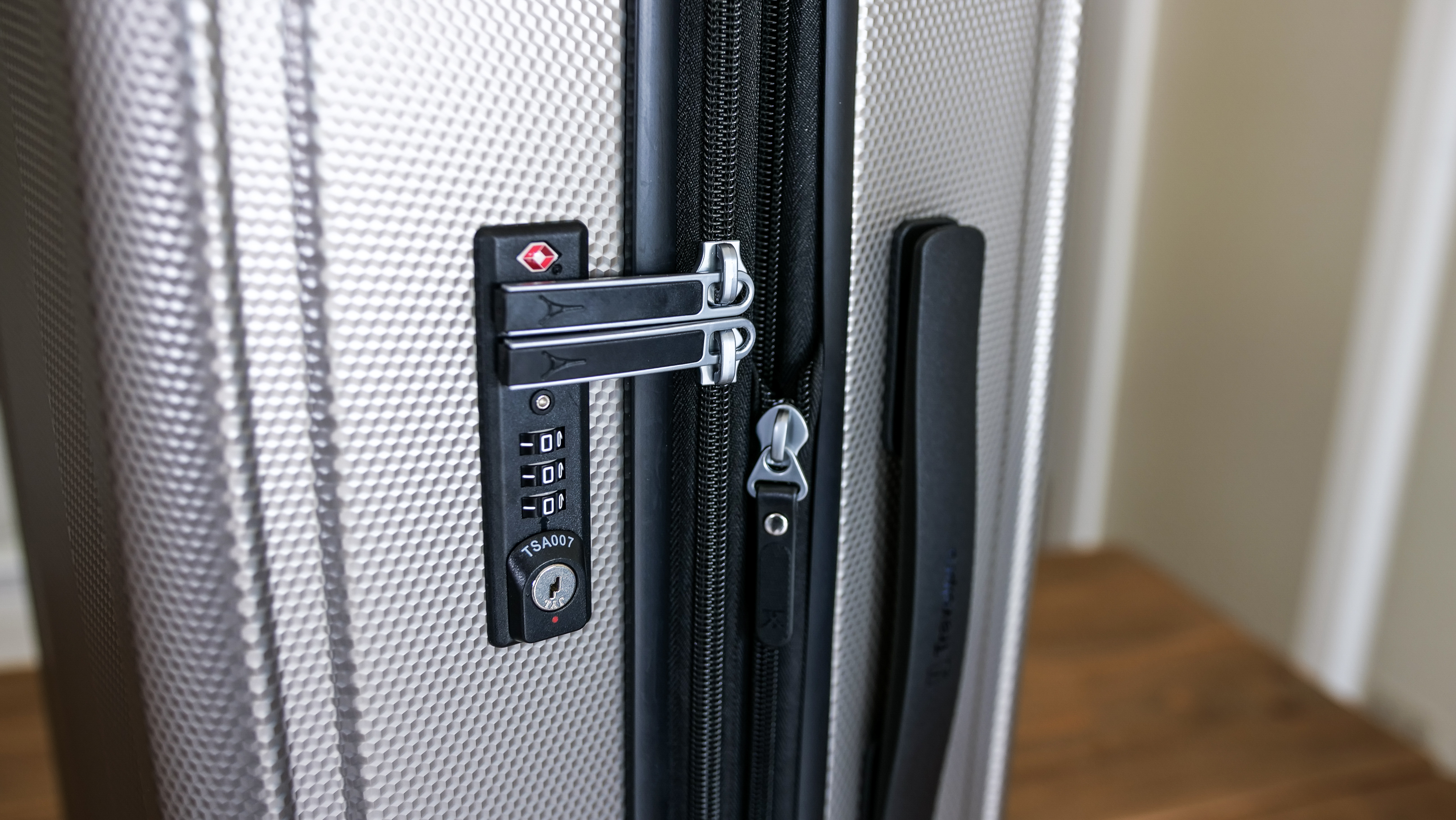 Travelpro Pathways Hardside tsa lock 