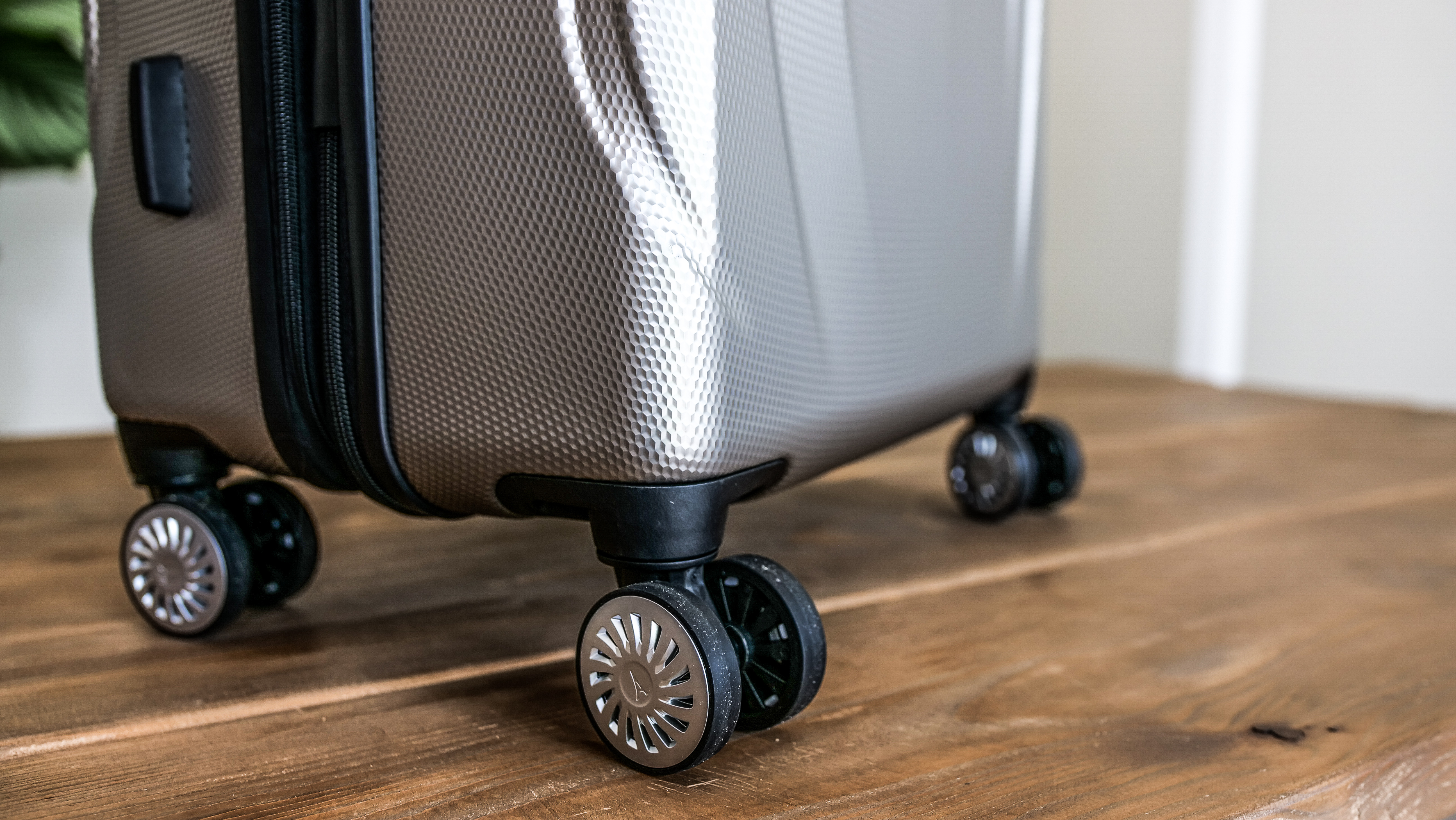 Travelpro Pathways Hardside wheels 