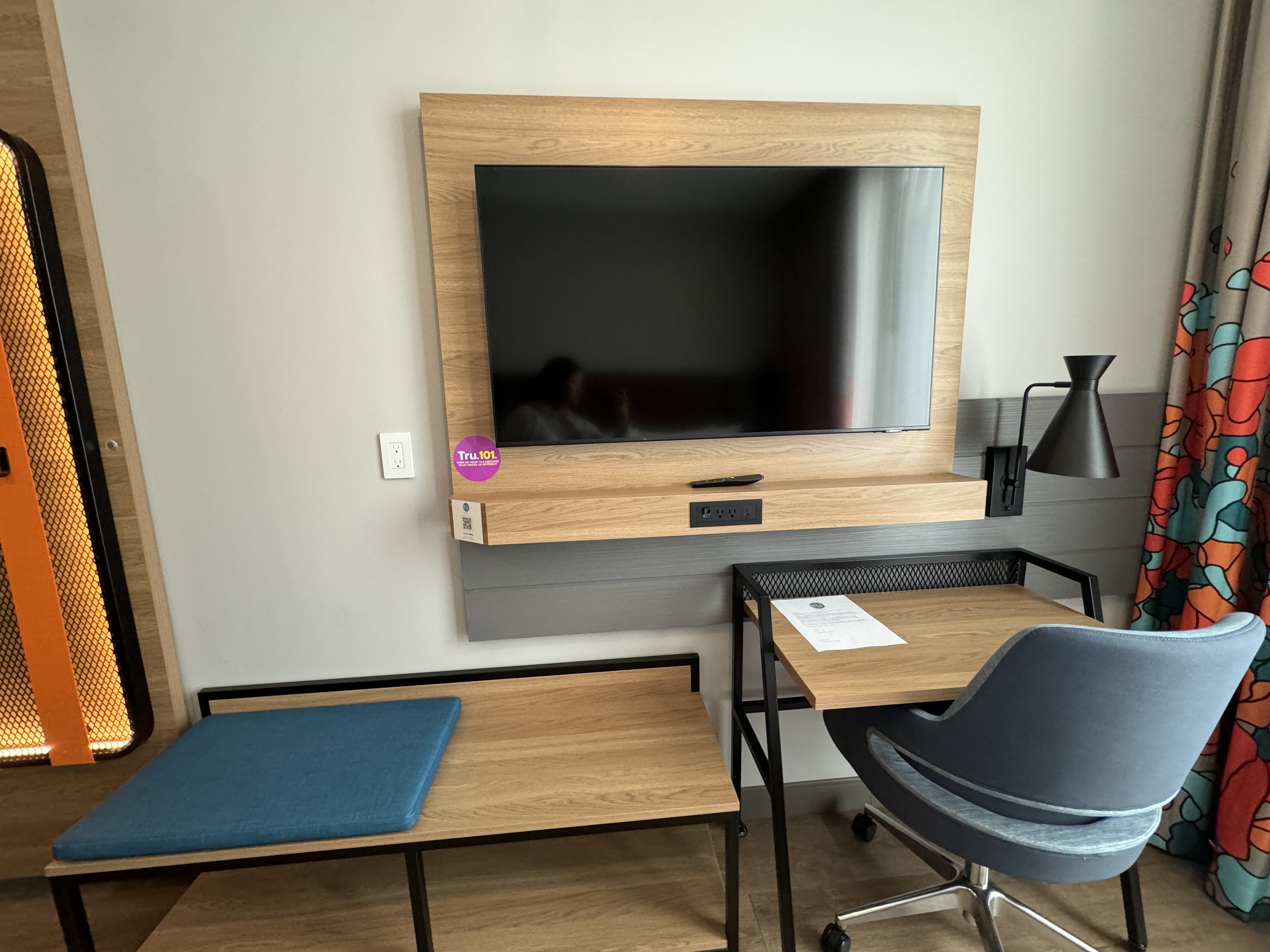 Tru by Hilton Brooklyn Desk Tru by Hilton Brooklyn Desk