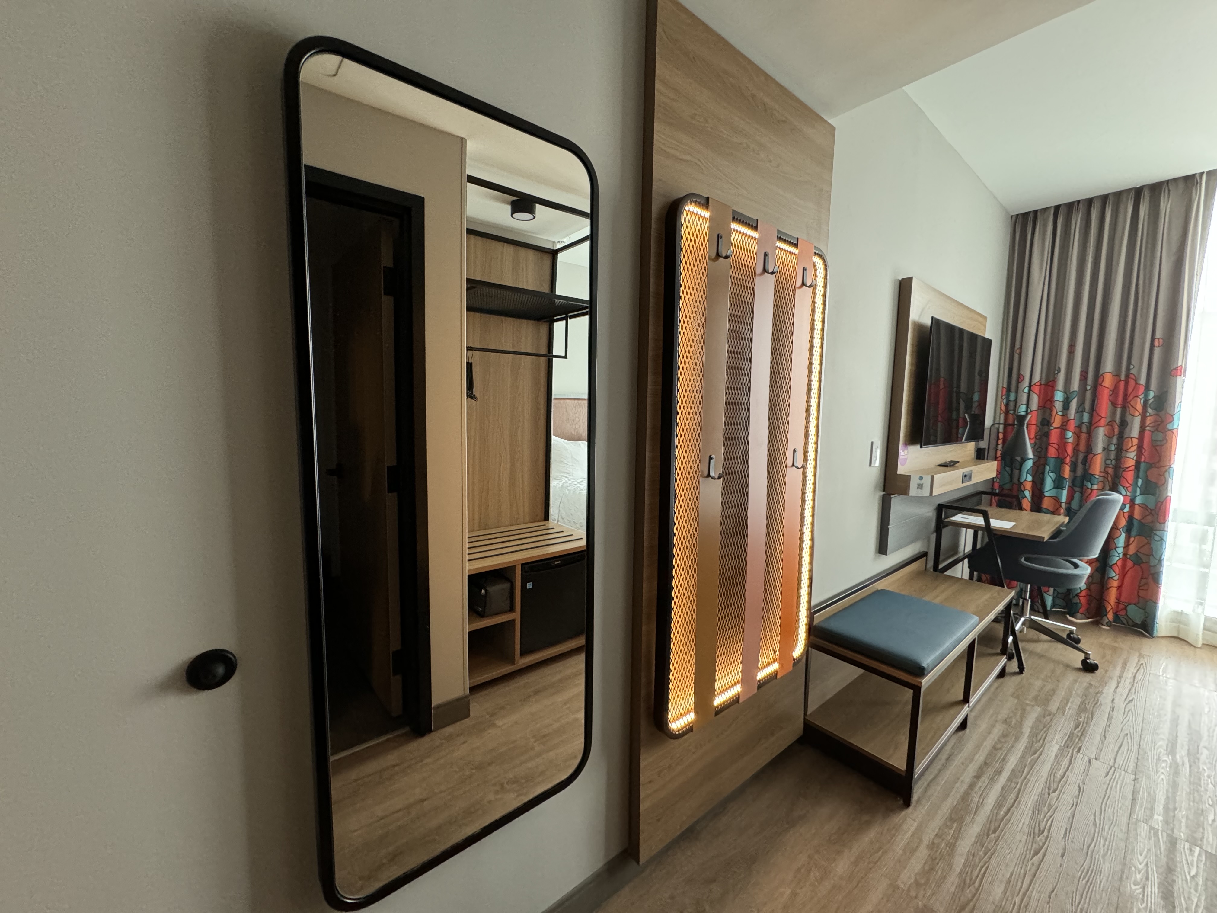 Tru by Hilton Brooklyn Mirror Tru by Hilton Brooklyn Mirror