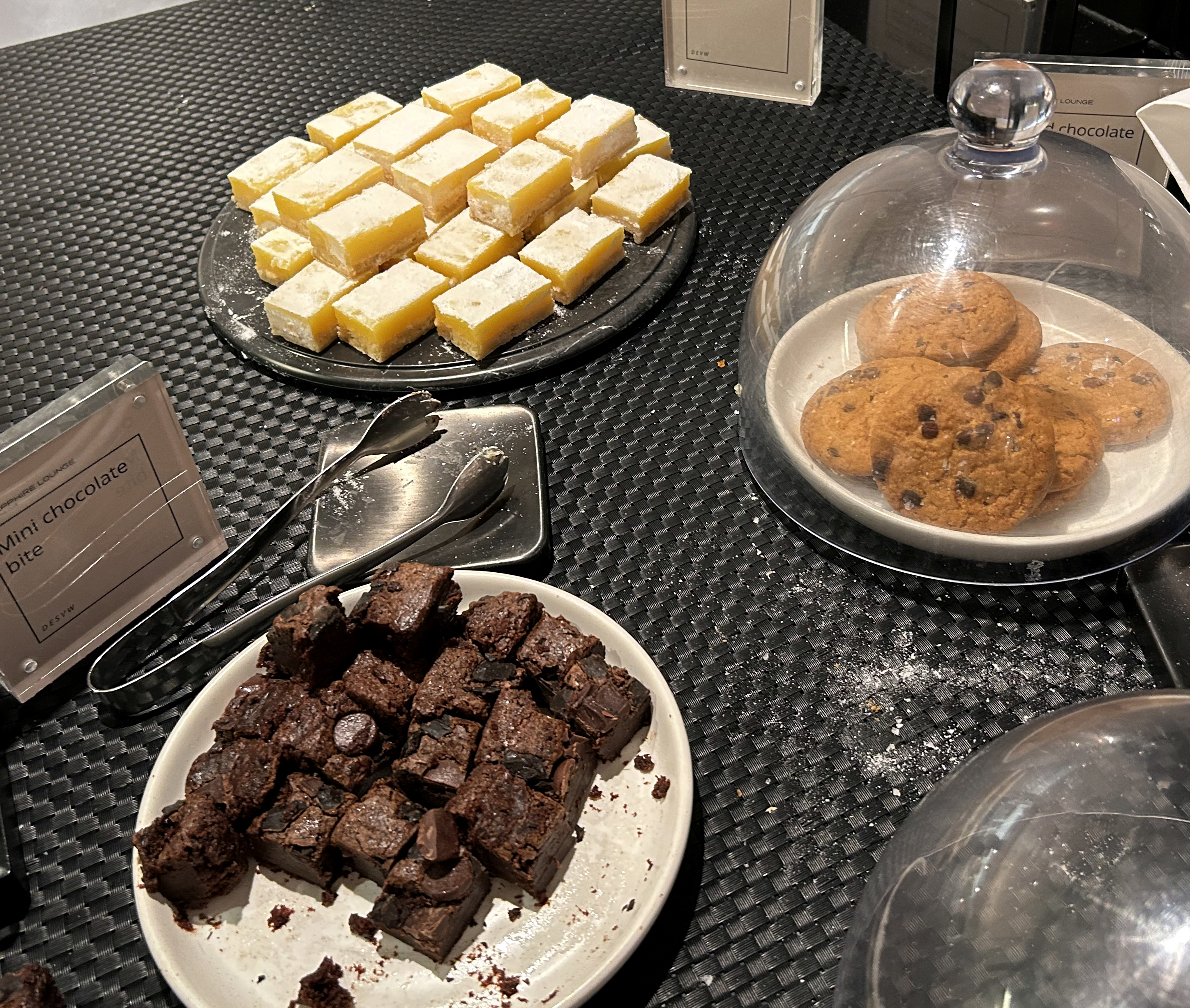 Sapphire Lounge LGA messy desserts