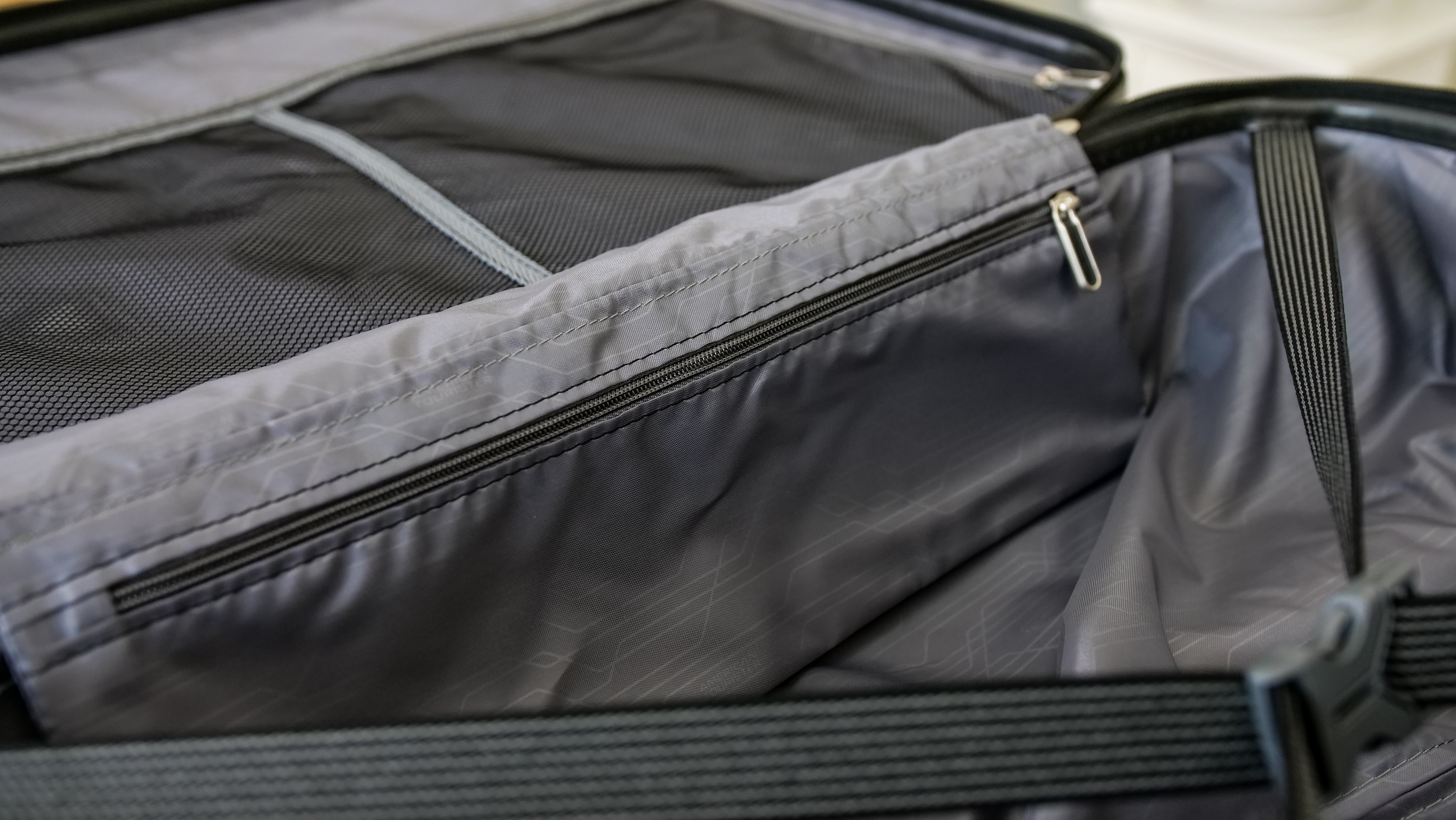 American Tourister Bon Air Hardside Interior Zippered Pocket American Tourister Bon Air Hardside Interior Zippered Pocket