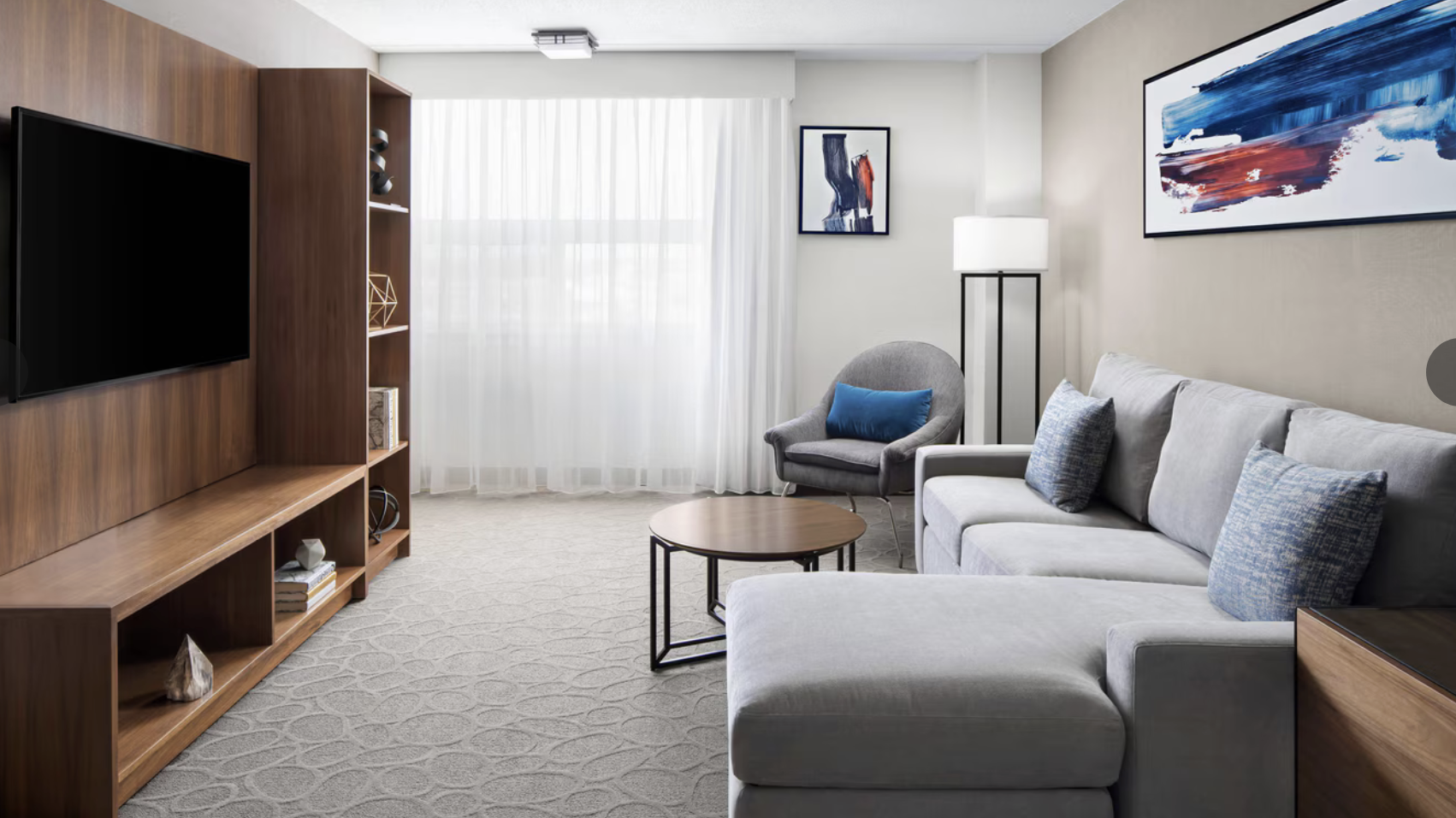 Delta Hotels Green Bay suite